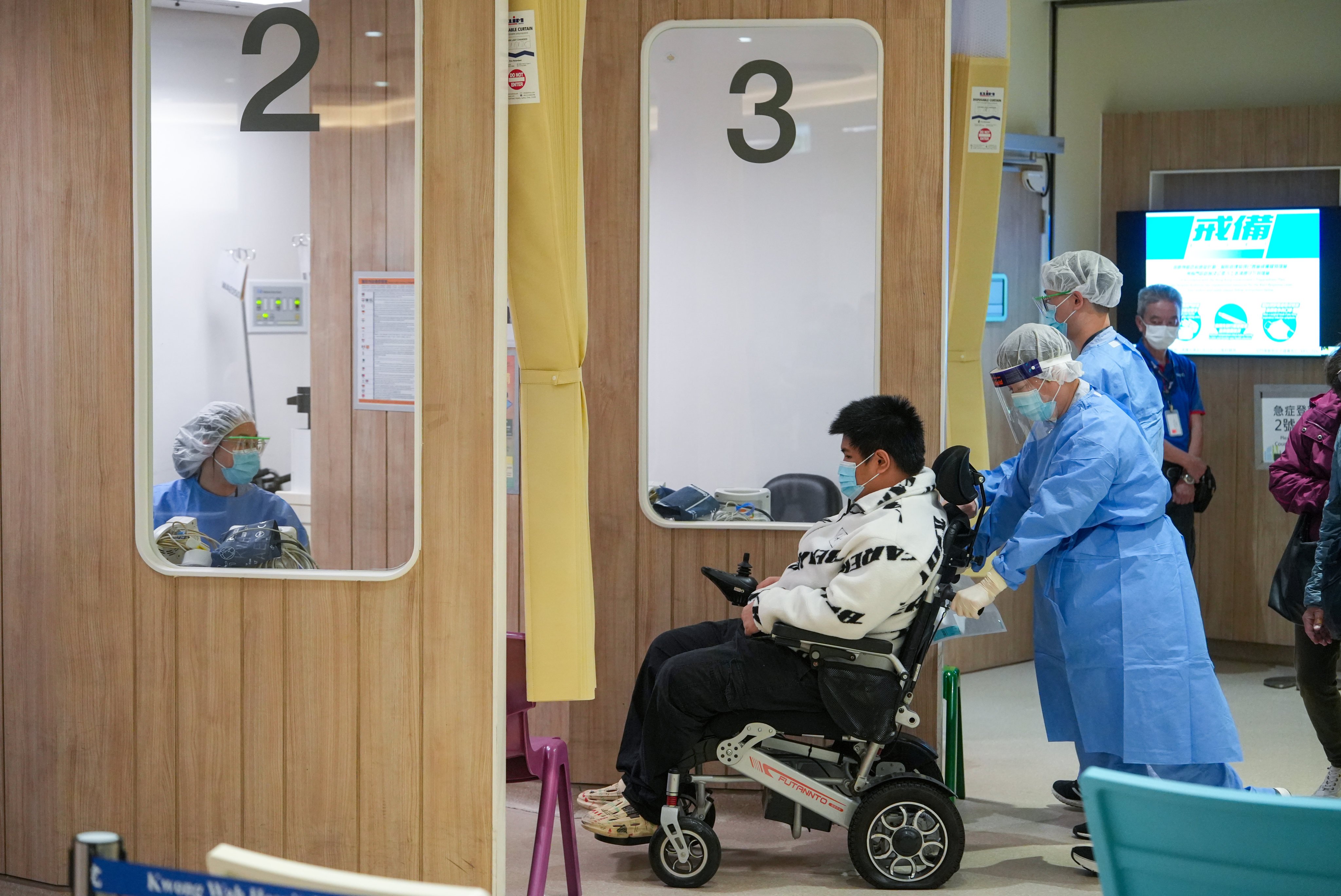 A patient is taken for treatment at Kwong Wah Hospital in Yau Ma Tei on January 1, 2026. Photo: Sun Yeung