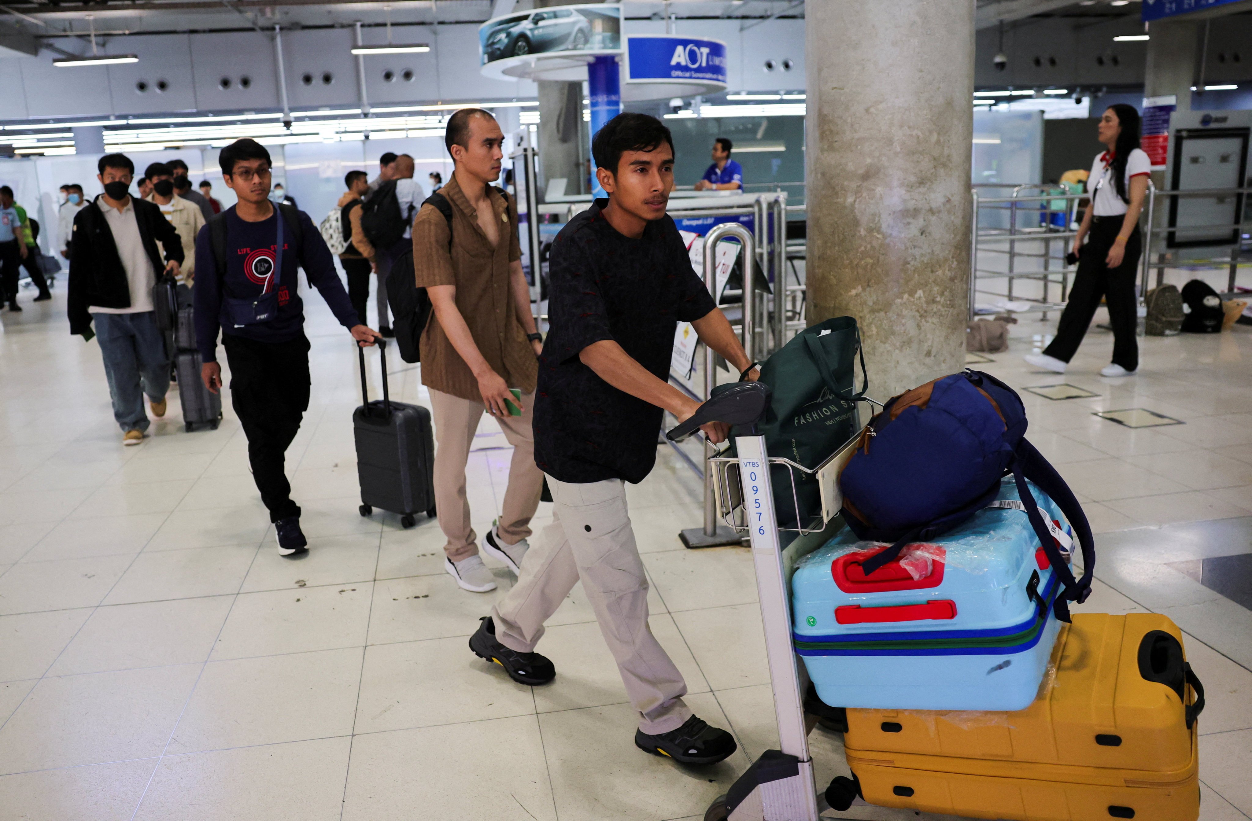 Thai crew members, rescued after their ship was hit by projectiles in the Strait of Hormuz, arrive at Suvarnabhumi International Airport in Bangkok, Thailand. Photo: Reuters