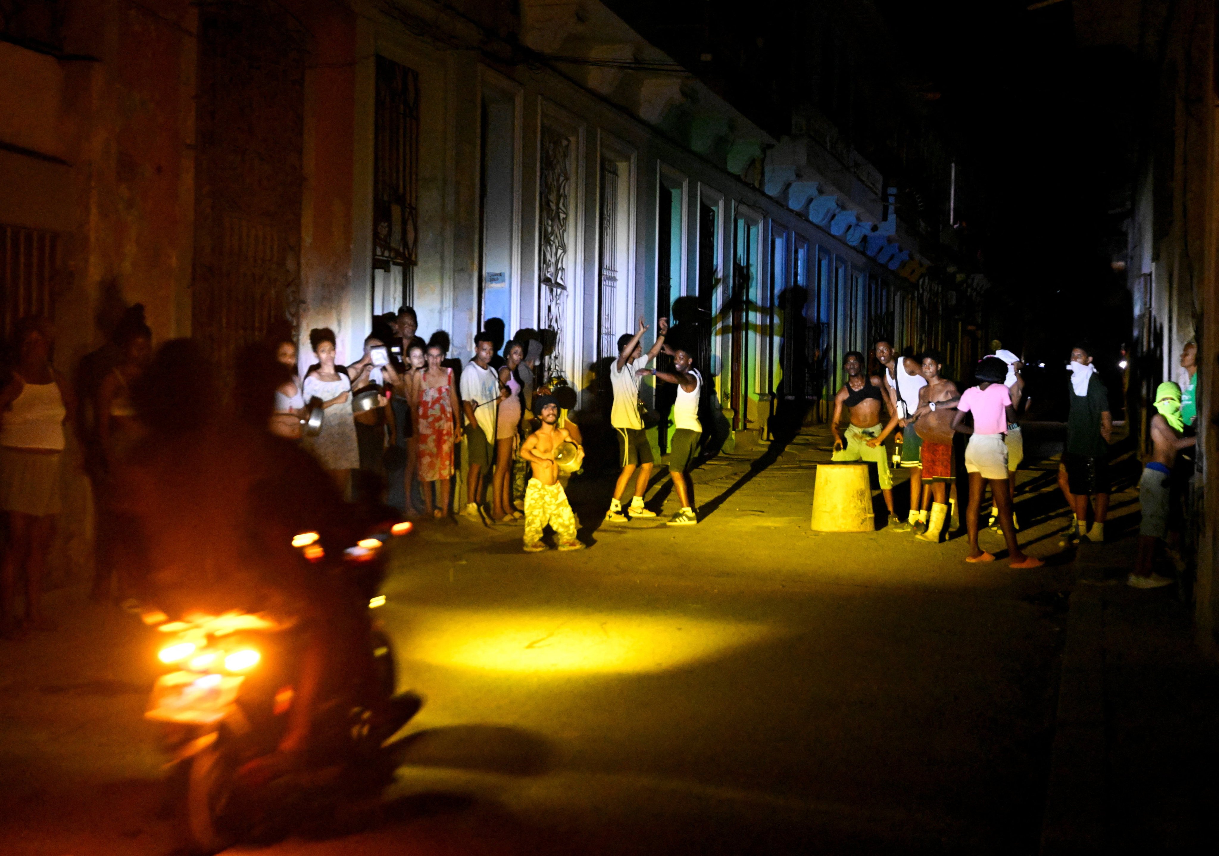 People gather during a blackout as Cuba’s national electric grid collapsed, according to the country’s grid operator, leaving about 10.9 million people without power amid a US-imposed oil blockade. Photo: Reuters