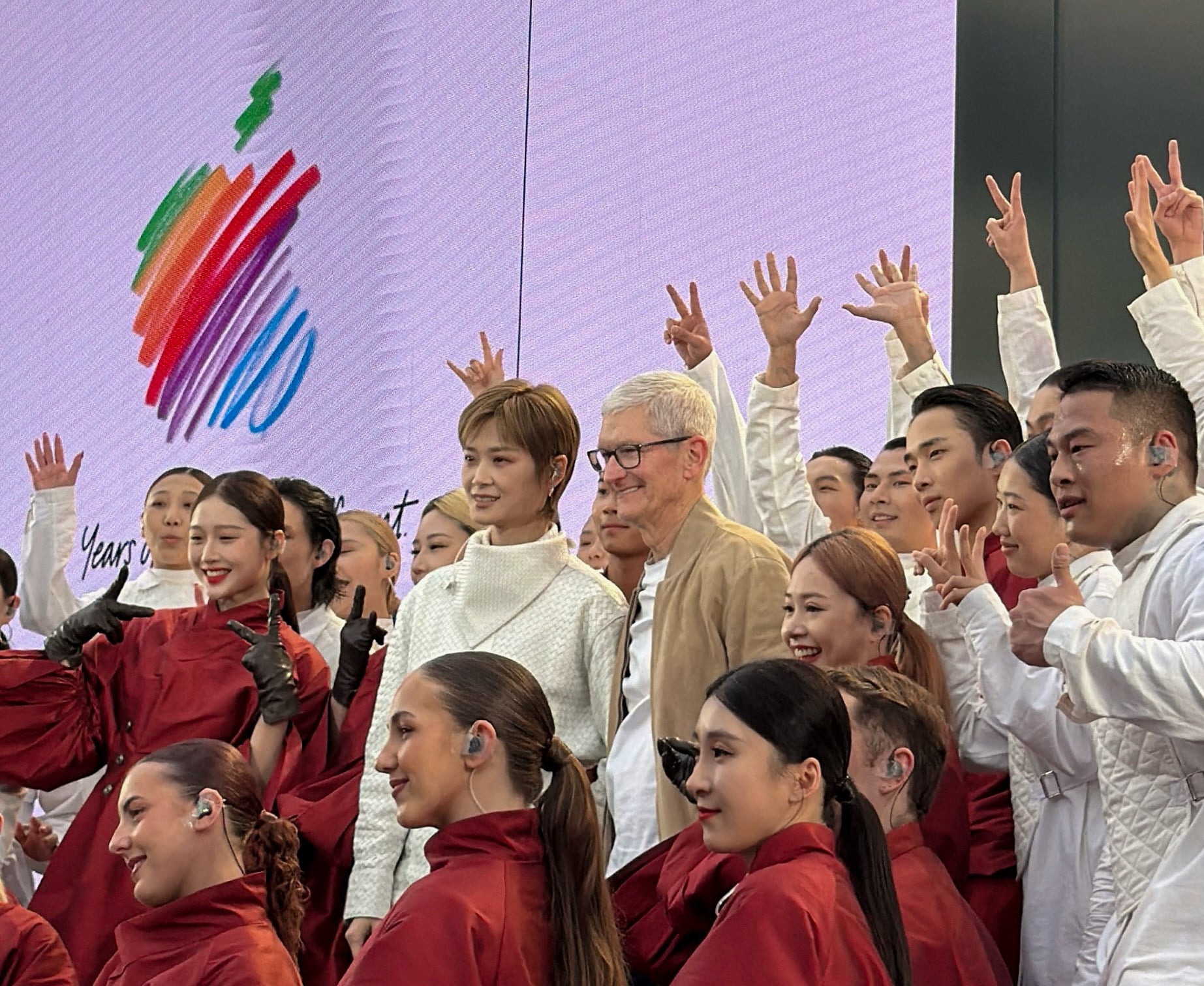 Apple CEO Tim Cook interacted with celebrities and customers at an Apple Store in Chengdu on Wednesday. Photo: Weibo