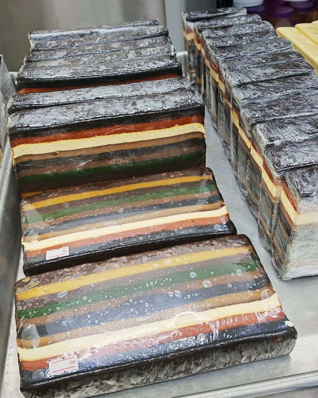 The “Kek Lapis Sultan” cake is being sold for US$460 for a 5kg tray at a bakery in Sarawak, Malaysia. Photo: Instagram/abgkju