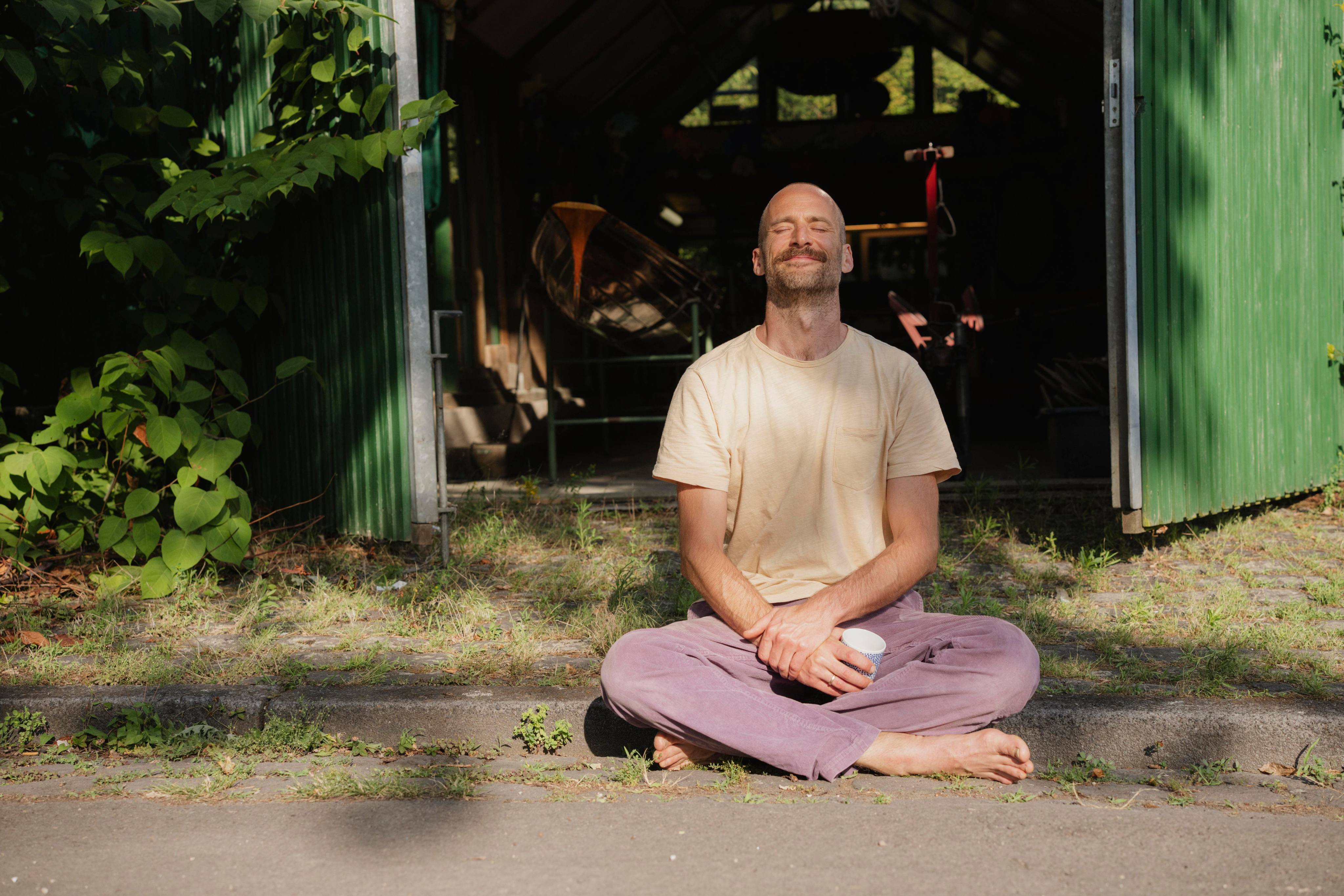 Meditation can make you calmer, but should be approached with realistic expectations, and with the technique that suits you, experts say. Photo: Kniel Synnatzschke/Westend61/dpa