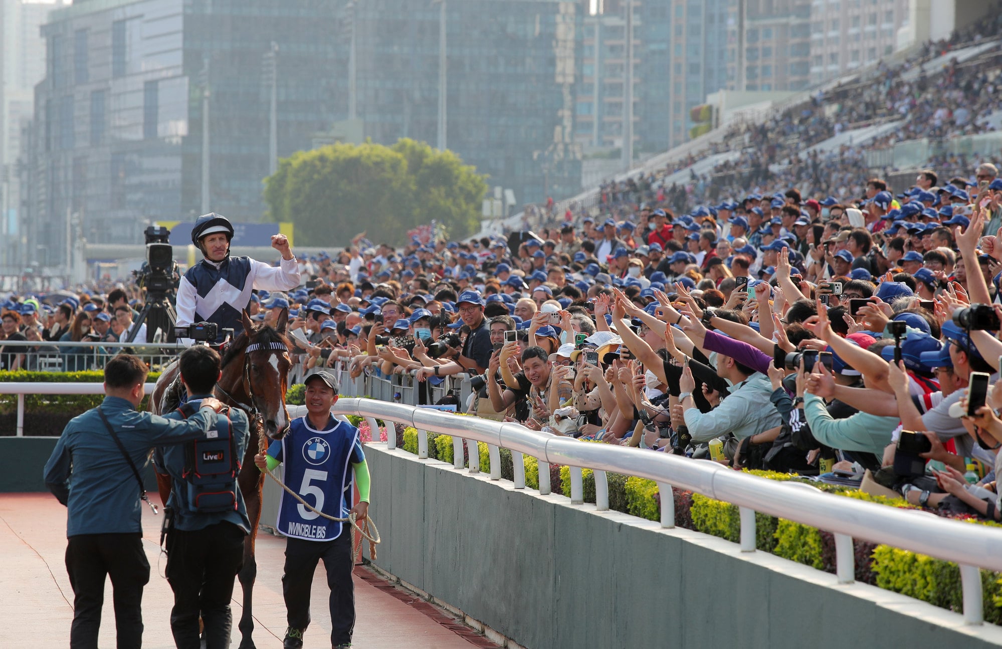 Invincible Ibis and Hugh Bowman soak up the love from the Sha Tin crowd.
