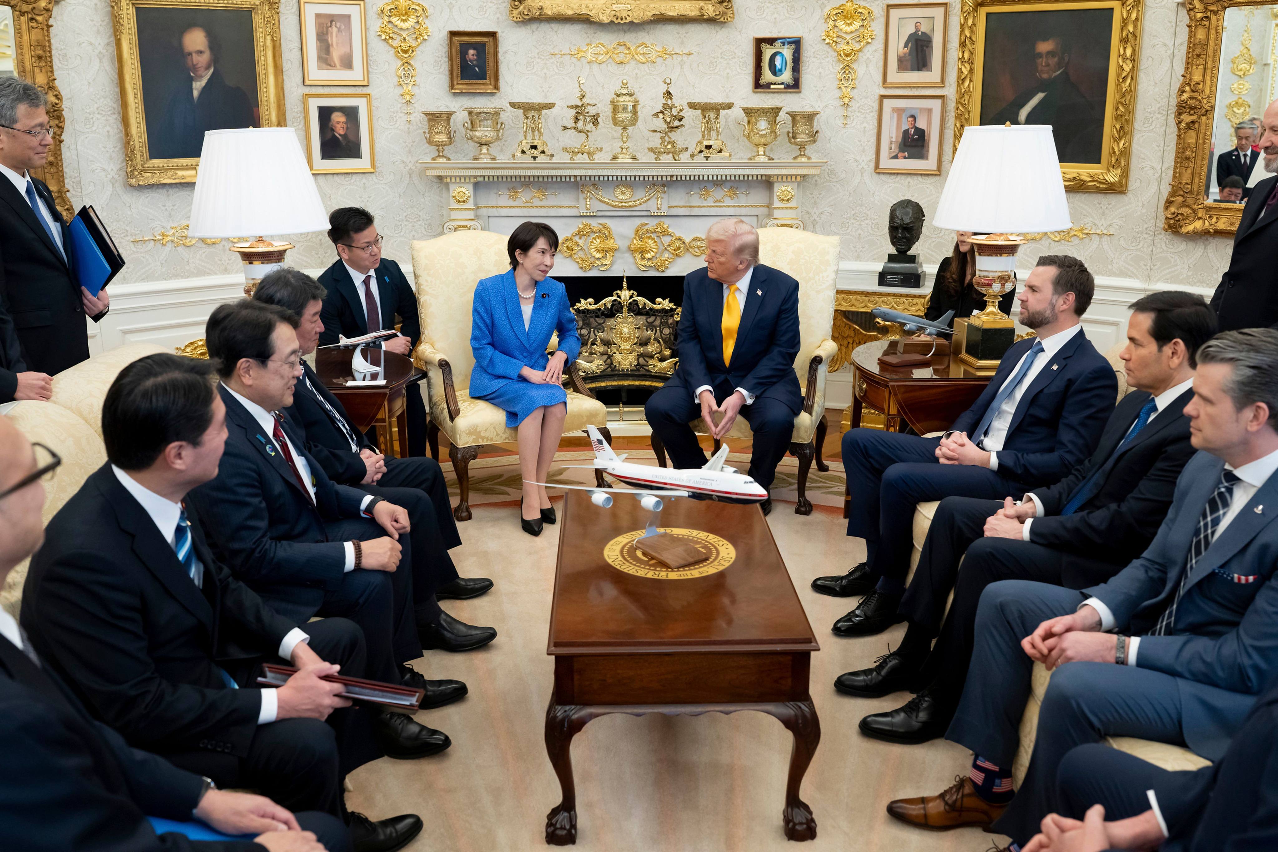 Donald Trump and Sanae Takaichi talk in the Oval Office of the White House on Saturday. Photo: White House/Planet Pix/Zuma Press Wire/dpa