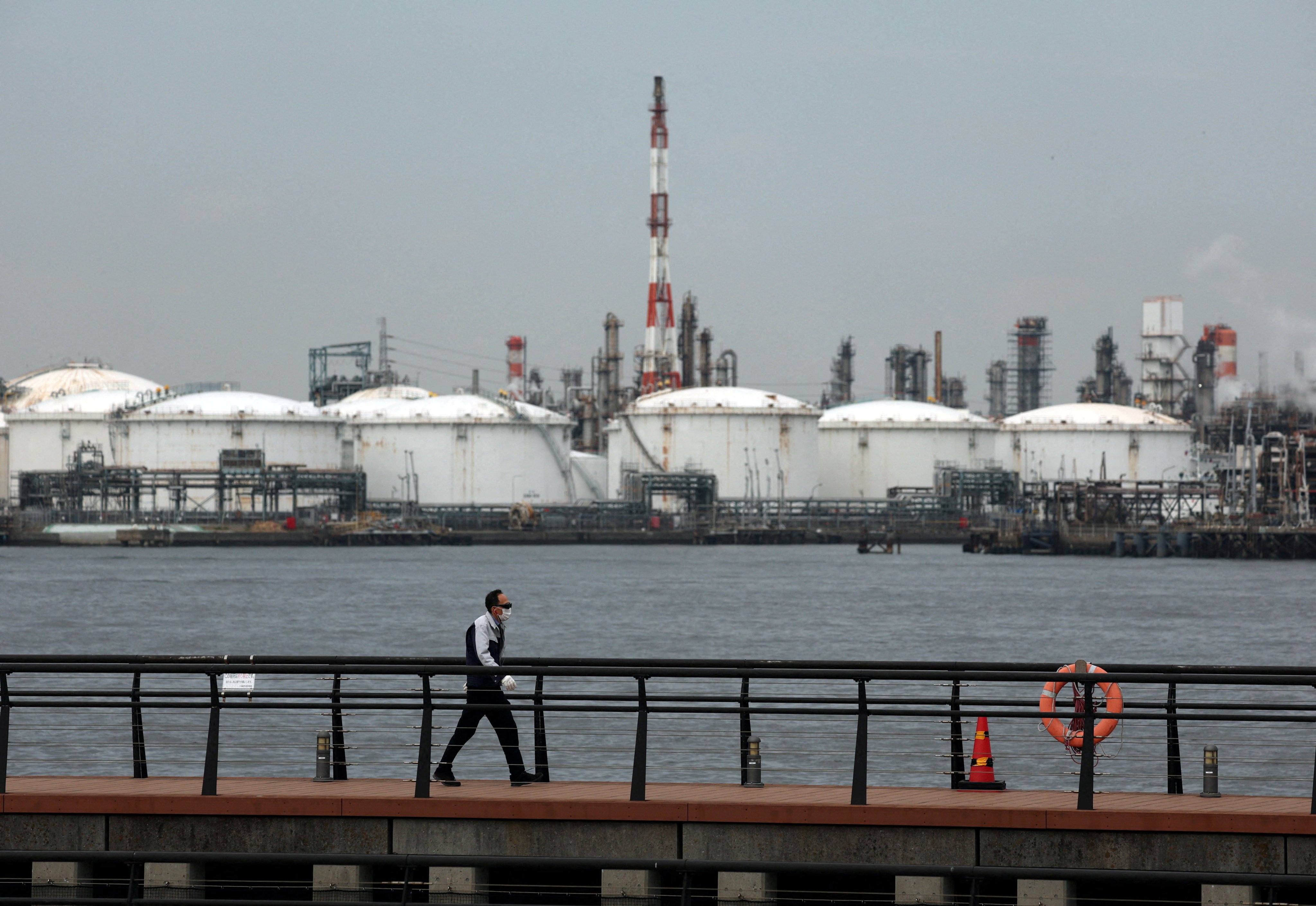 An oil refinery in the Keihin Industrial Zone in Kawasaki, south of Tokyo. Photo: Reuters