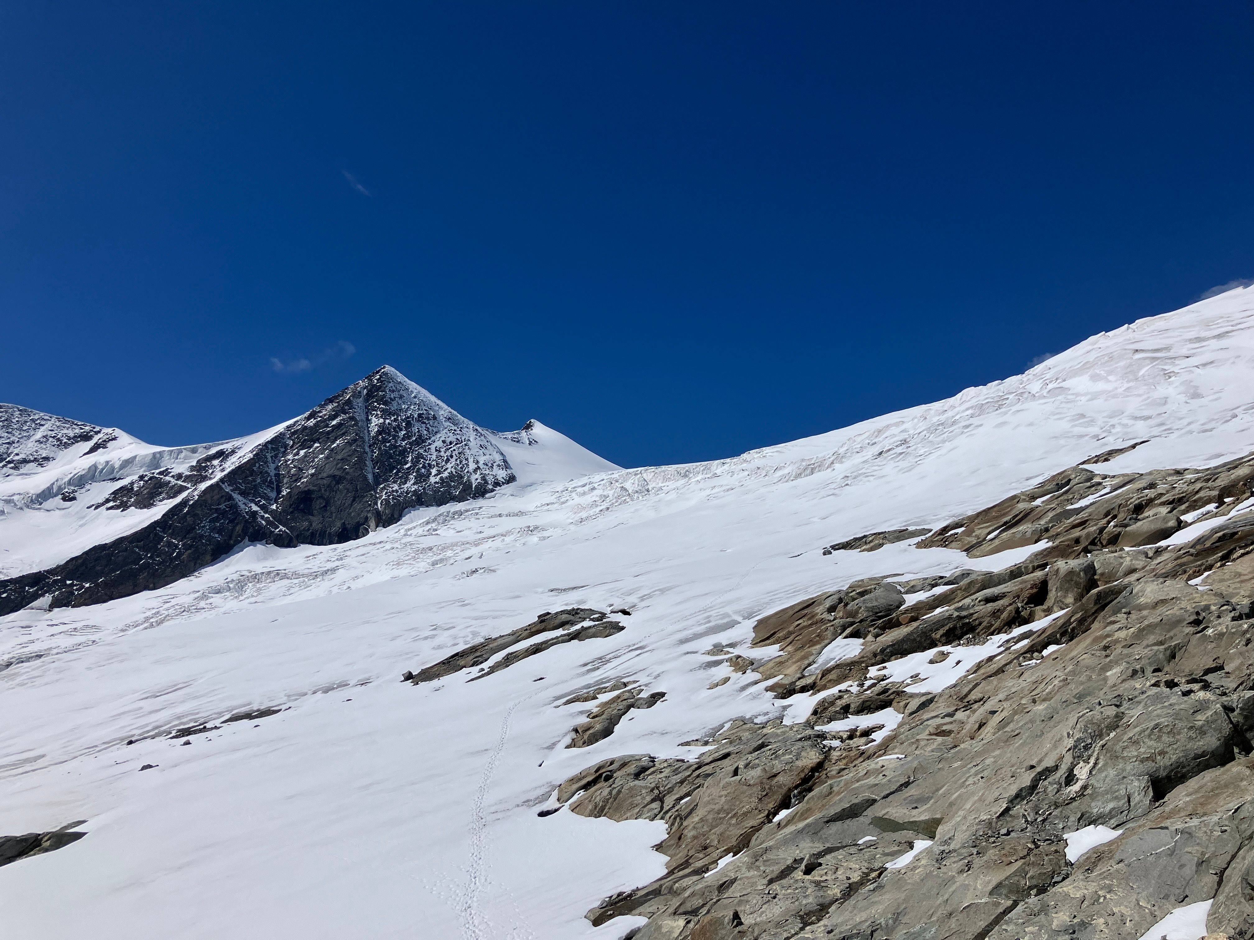 Glaciers in Austria have shrunk by an average of about 20 metres during the observation period of 2024 and 2025. Photo: dpa