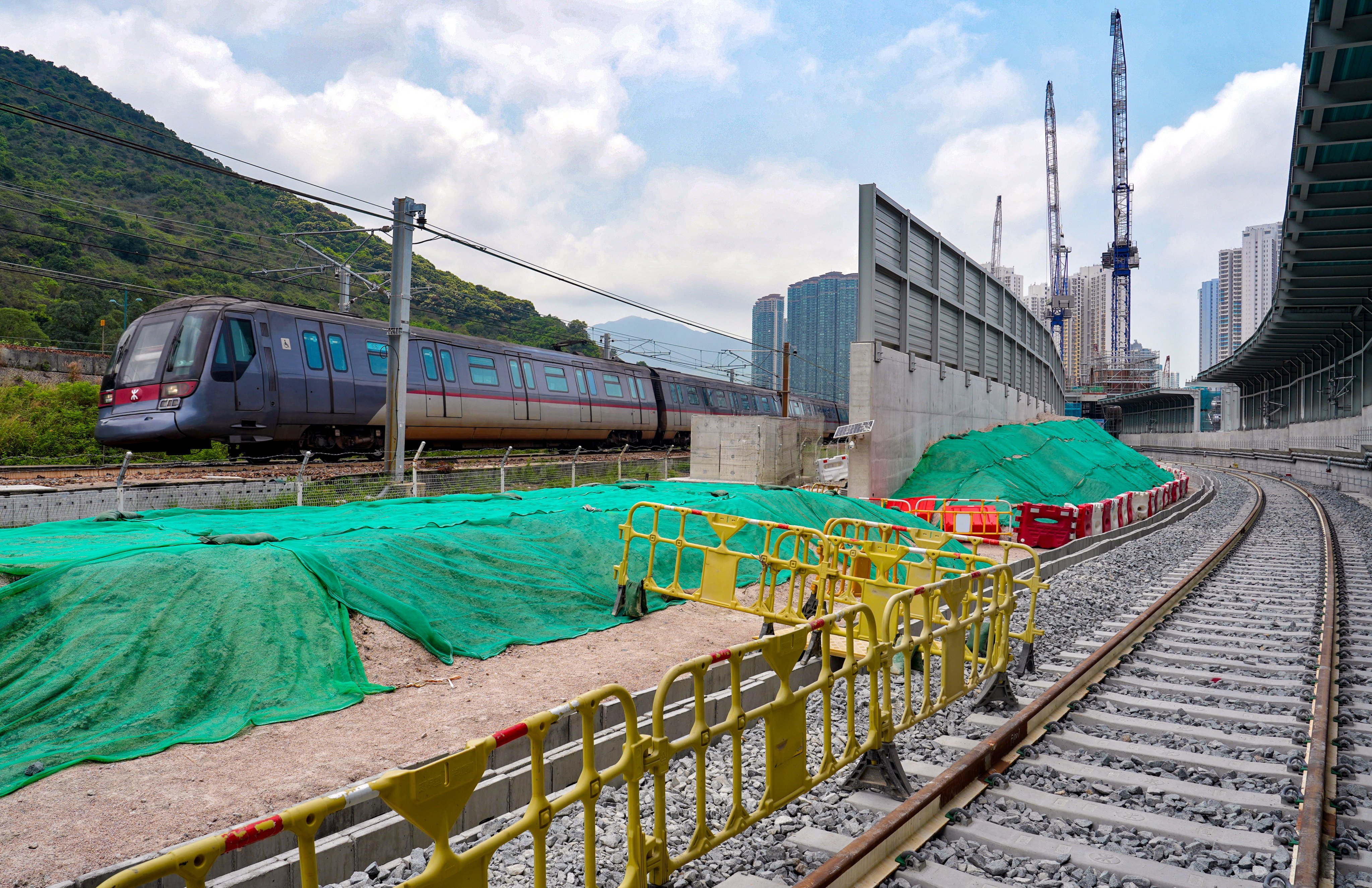 A section of the new Tung Chung line tracks near Tung Chung East station. Photo: Elson Li