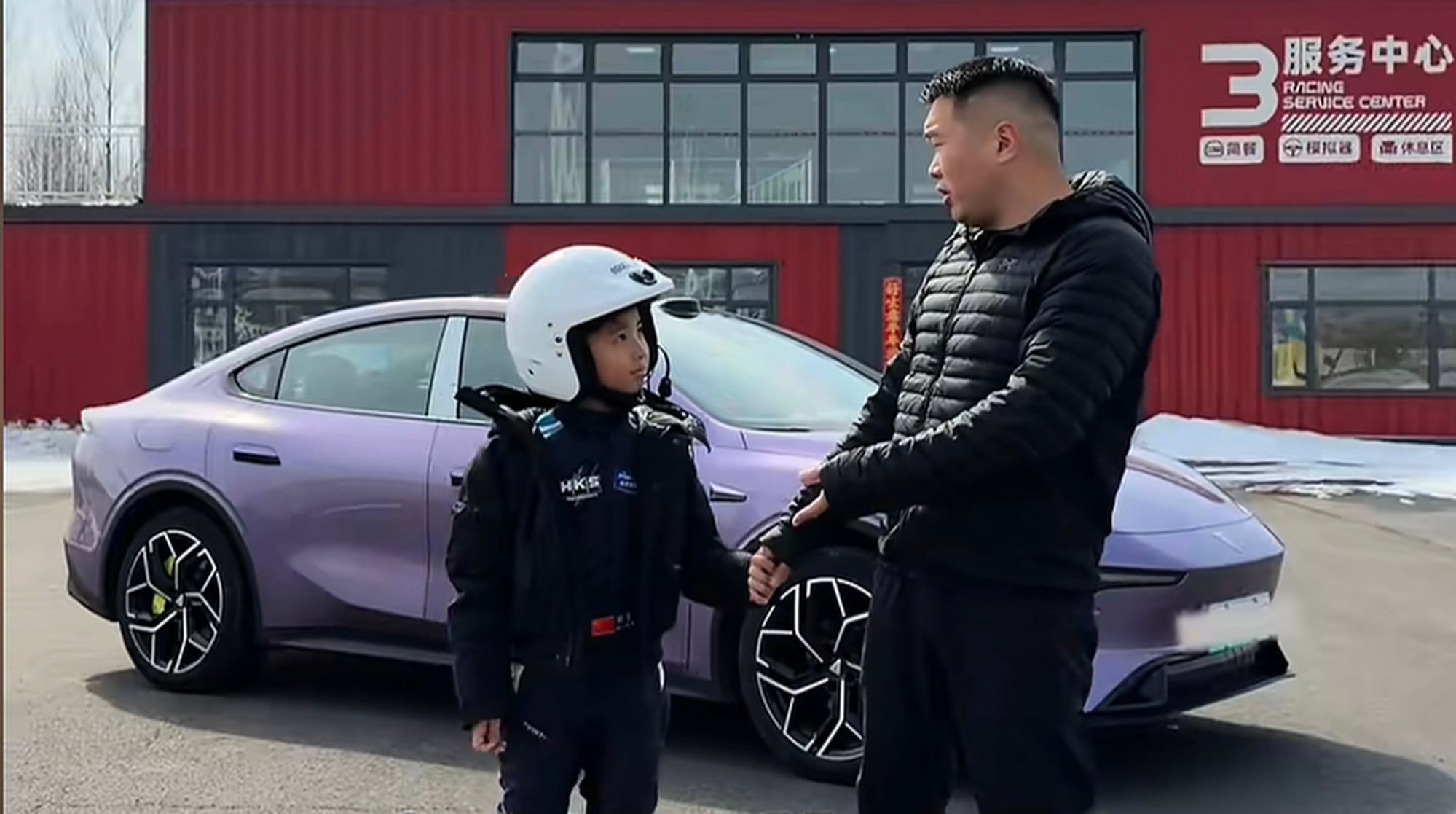 Shao holding hands with his father. The boy aims to become China’s first world champion. Photo: Douyin