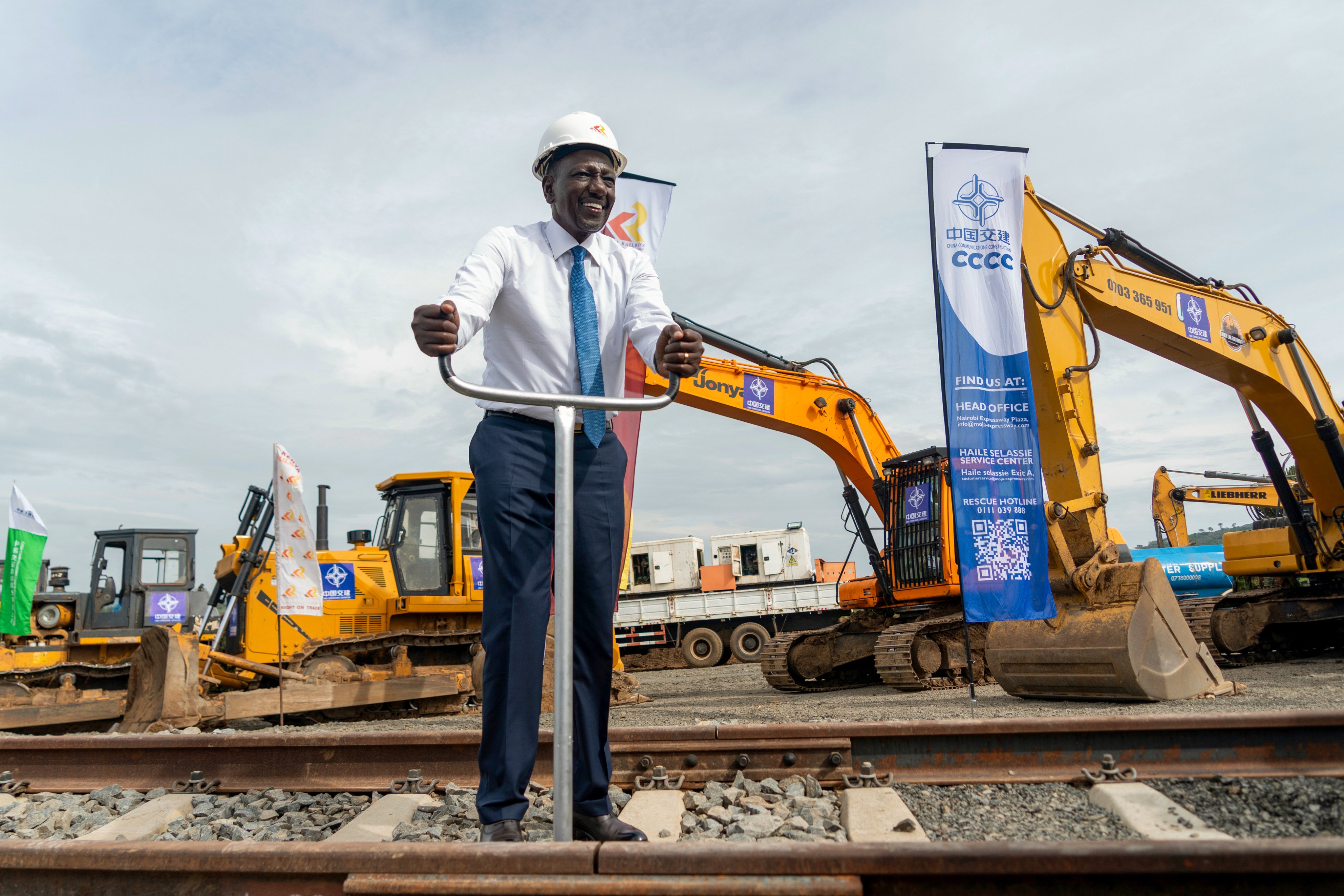 Kenyan President William Ruto tightens a railway line bolt during a groundbreaking ceremony for the Naivasha-Kisumu–Malaba Standard Gauge Railway extension in Narok, Kenya, on March 19. Photo: Xinhua