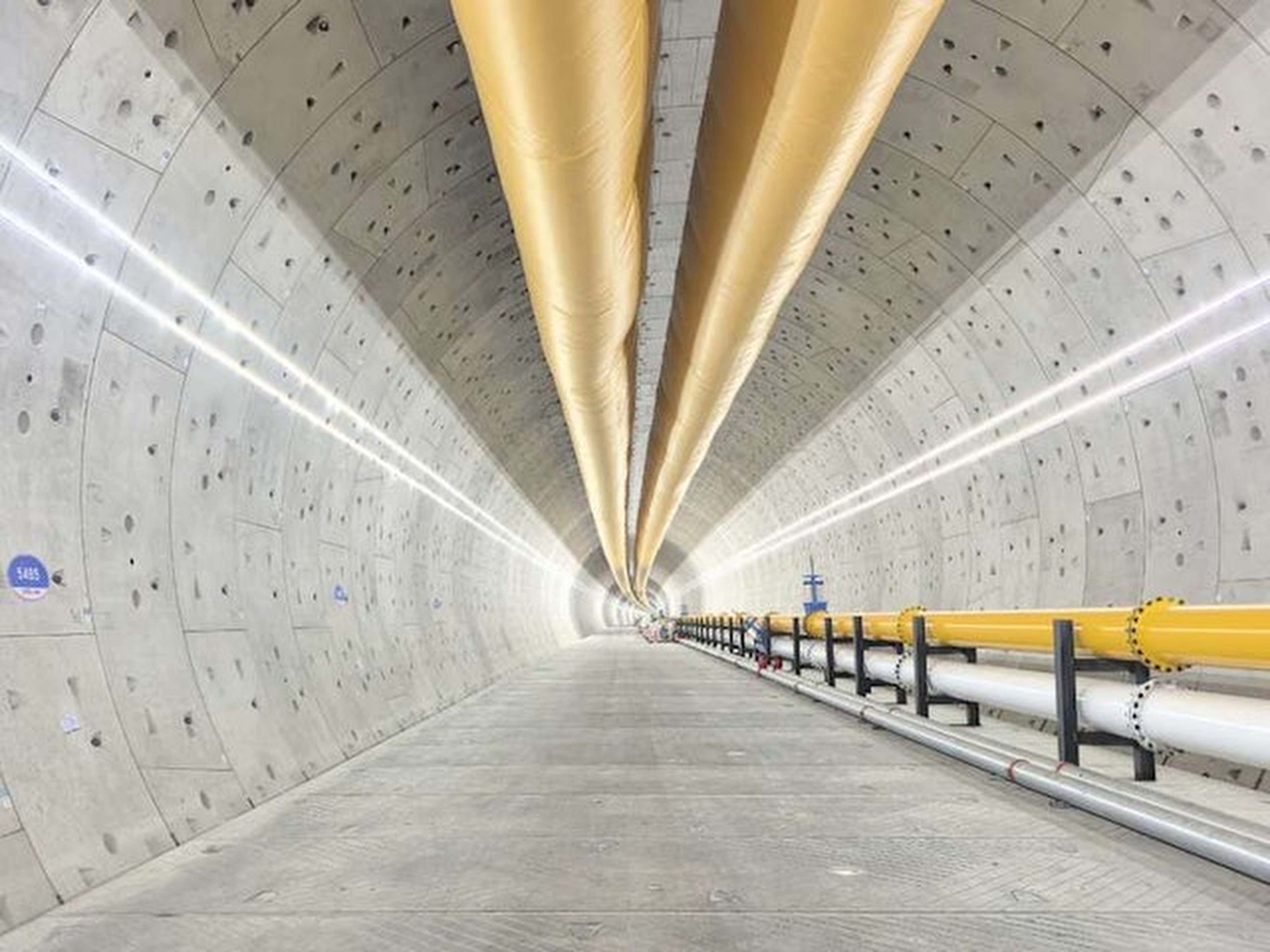 China is building a high-speed rail tunnel stretching more than 14km (9 miles) under the Yangtze River between Shanghai and Taicang, Jiangsu province. Photo: People’s Daily