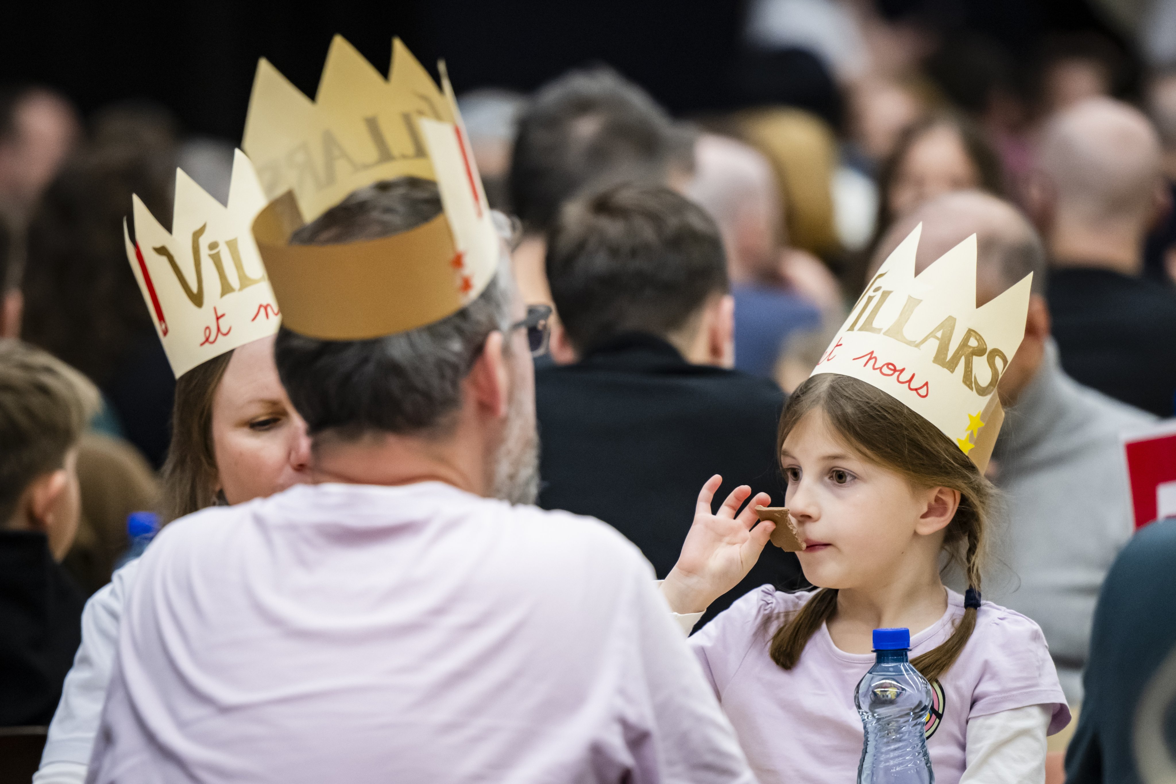 People participate in a tasting of milk chocolates from the Swiss manufacturer Villars as part of an attempt to break the Guinness World Record for the largest simultaneous chocolate tasting in Fribourg, Switzerland. Photo: EPA