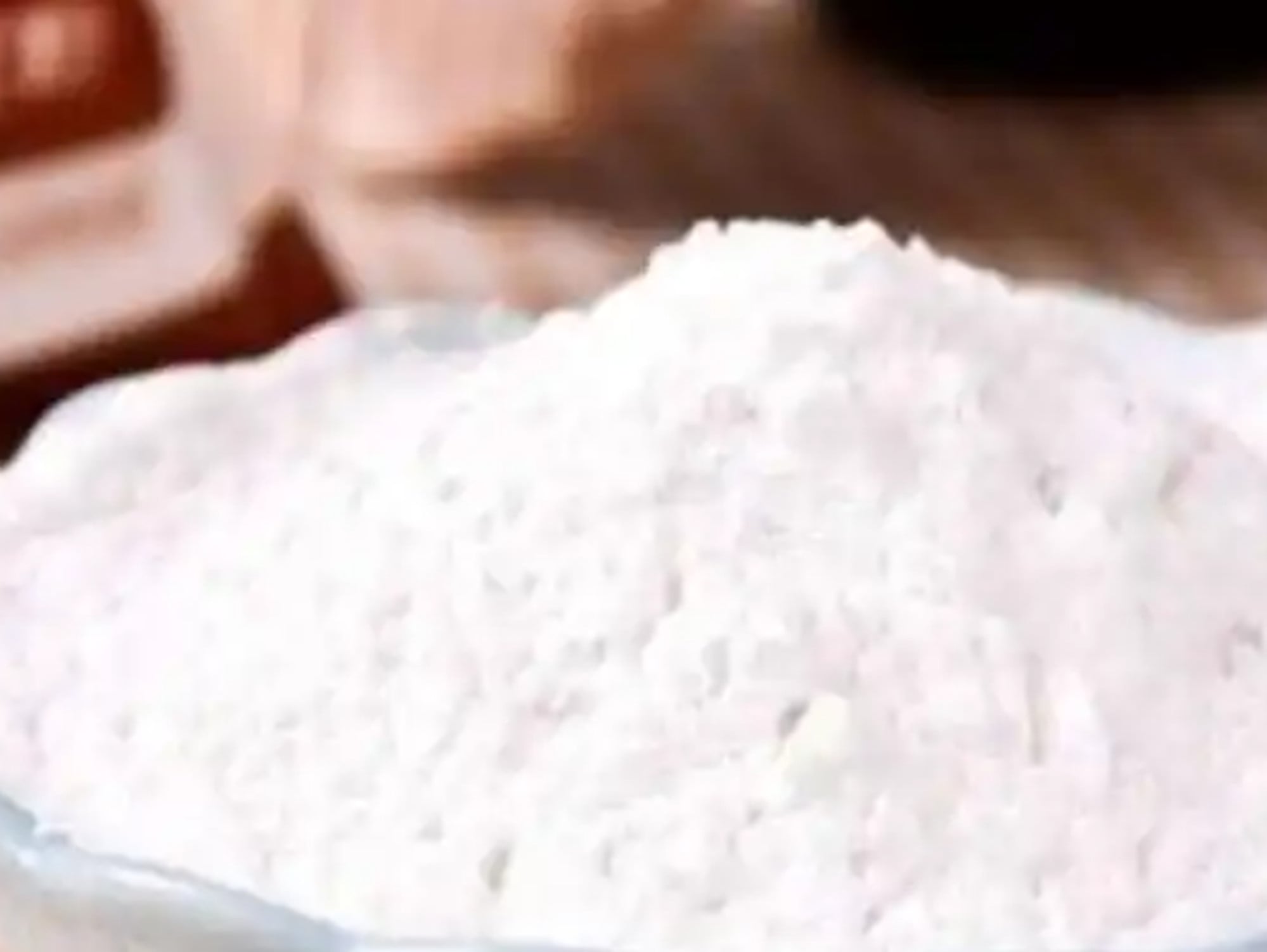 Bird droppings are dried, sanitised, and ground into a fine white powder before being used as a facial mask or cleanser. Photo: baijiahao.baidu.com