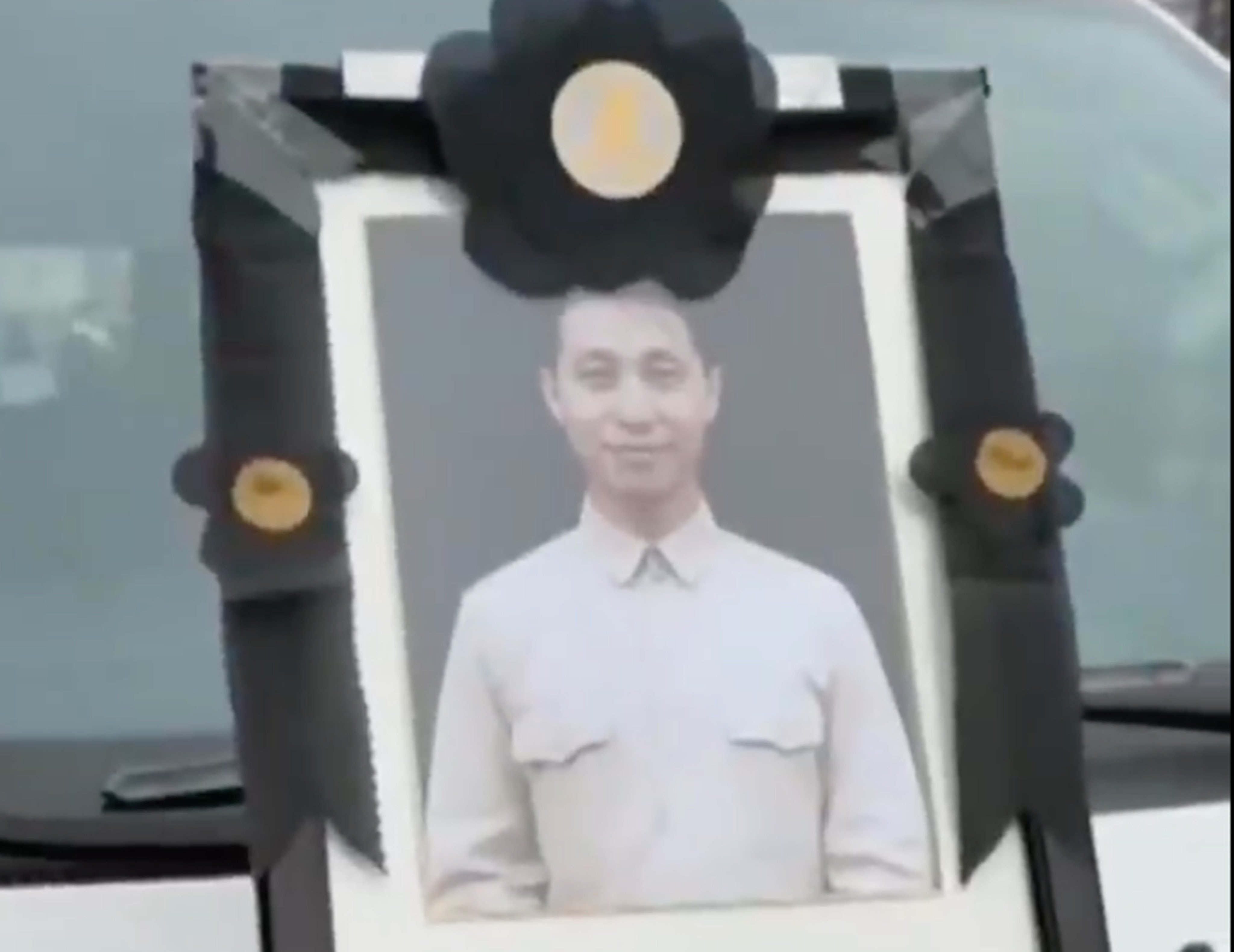 The cremated remains of Chen Lin, who died in Taiwan in 1950, were escorted by representatives from both sides of the strait to his hometown in Hefei, Anhui province, according to mainland media. Photo: Weibo