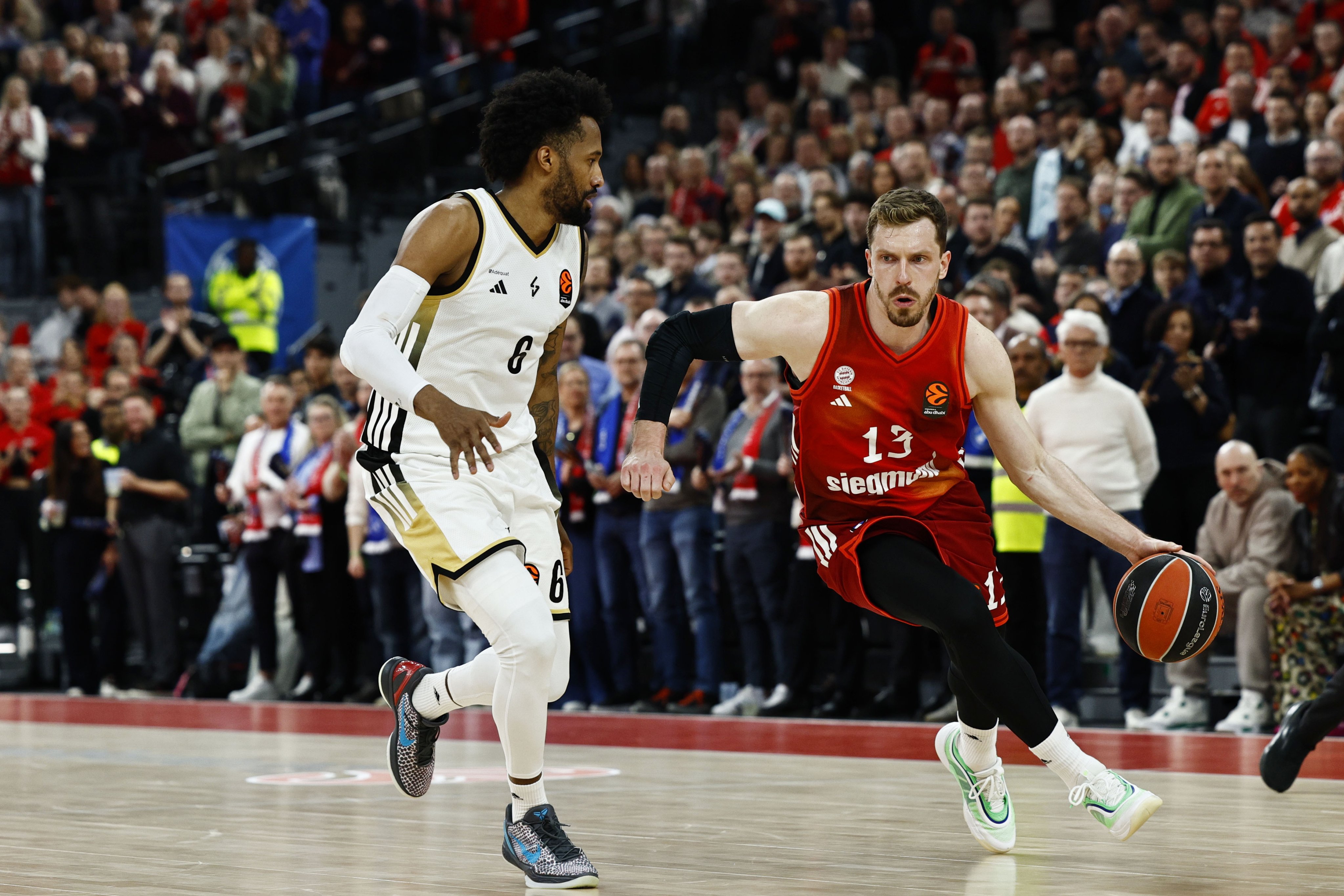 Andreas Obst of Bayern Munich (right) tries to get past Braian Angola of Lyon-Villeurbanne in a Euroleague match last week. Bayern are tipped as one of the German candidates for NBA Europe. Photo: EPA