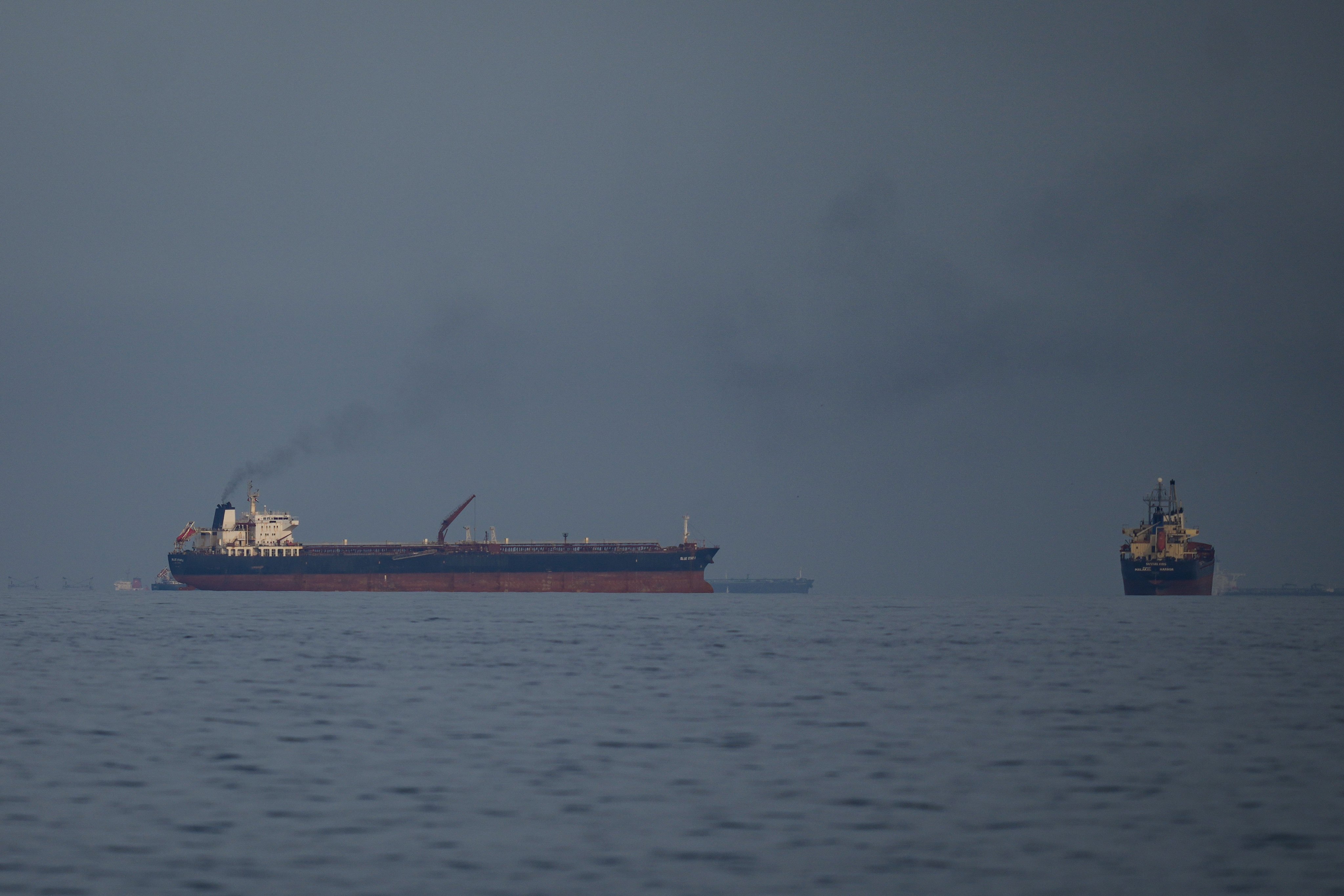 Oil tankers and cargo ships line up in the Strait of Hormuz as seen from Khor Fakkan, the United Arab Emirates, on March 11. Photo: AP