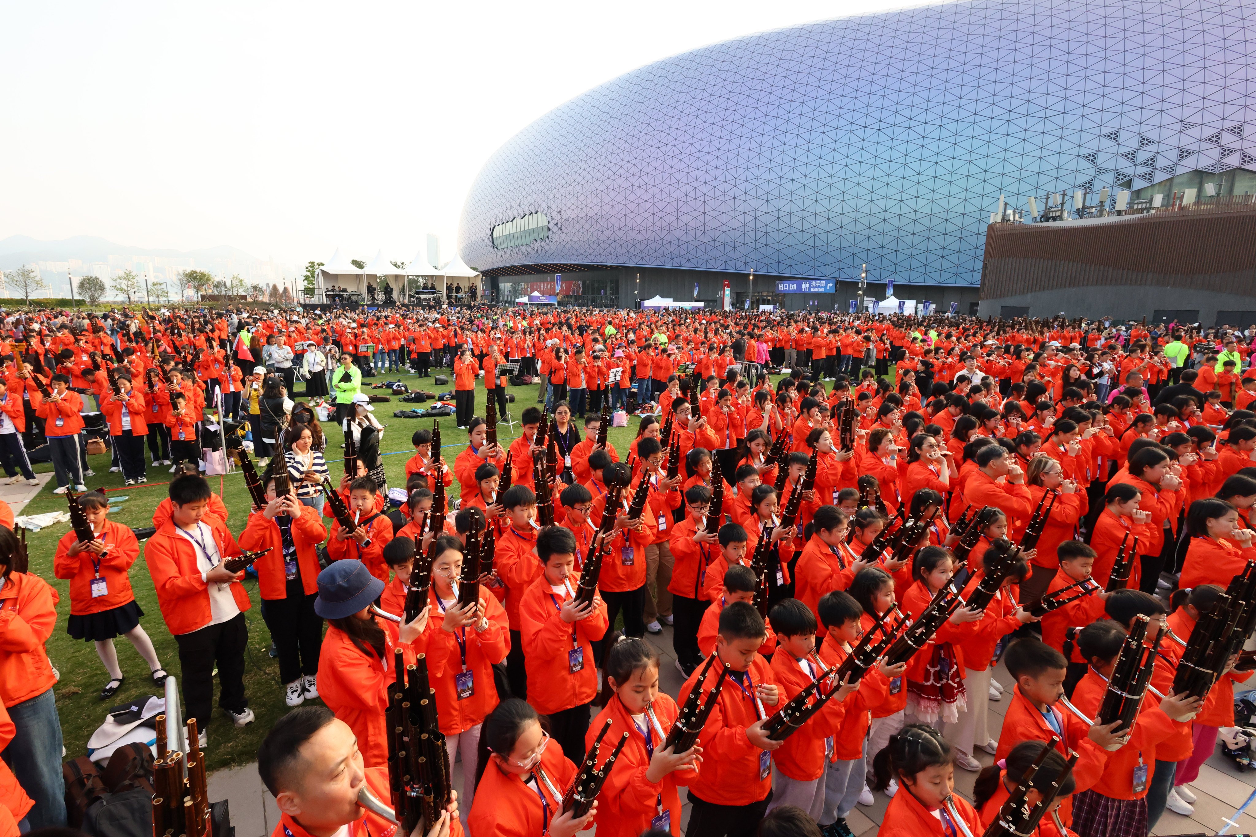 Musicians set a Guinness World Record in Hong Kong with 1,230 performers playing the sheng, bagpipes and harmonica, celebrating cultural harmony. Photo: Dickson Lee