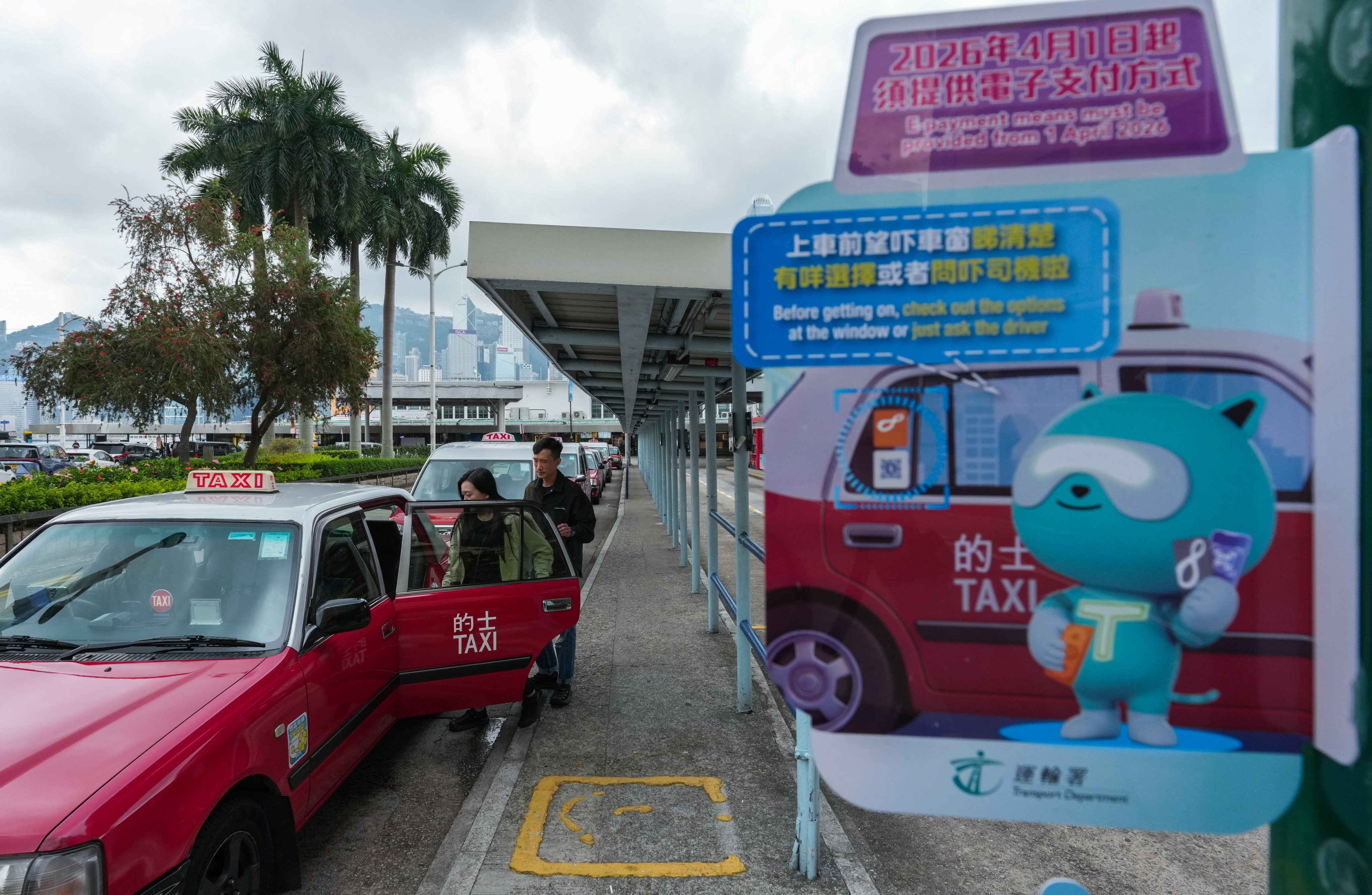 Over 47,000 Hong Kong taxi drivers now accept e-payments, including Octopus, AlipayHK and FPS, under new mandatory digital payment rules. Photo: Jelly Tse