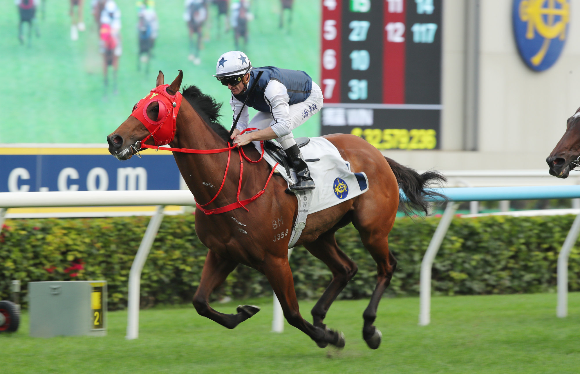 Fast Network blitzes his rivals at Sha Tin.