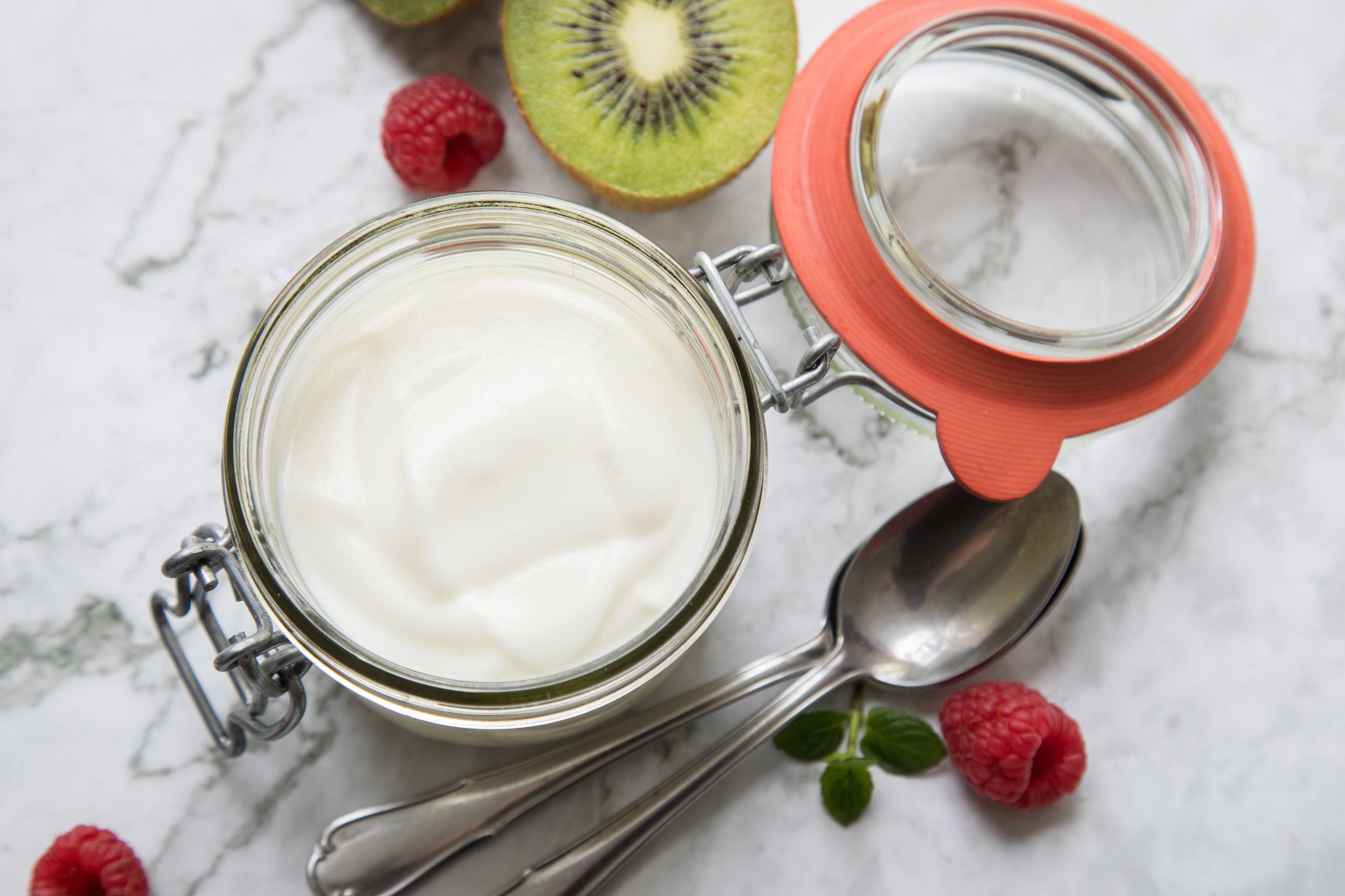 Skyr has a firmer consistency than natural yogurt and a mild but slightly sour taste. Photo: dpa
