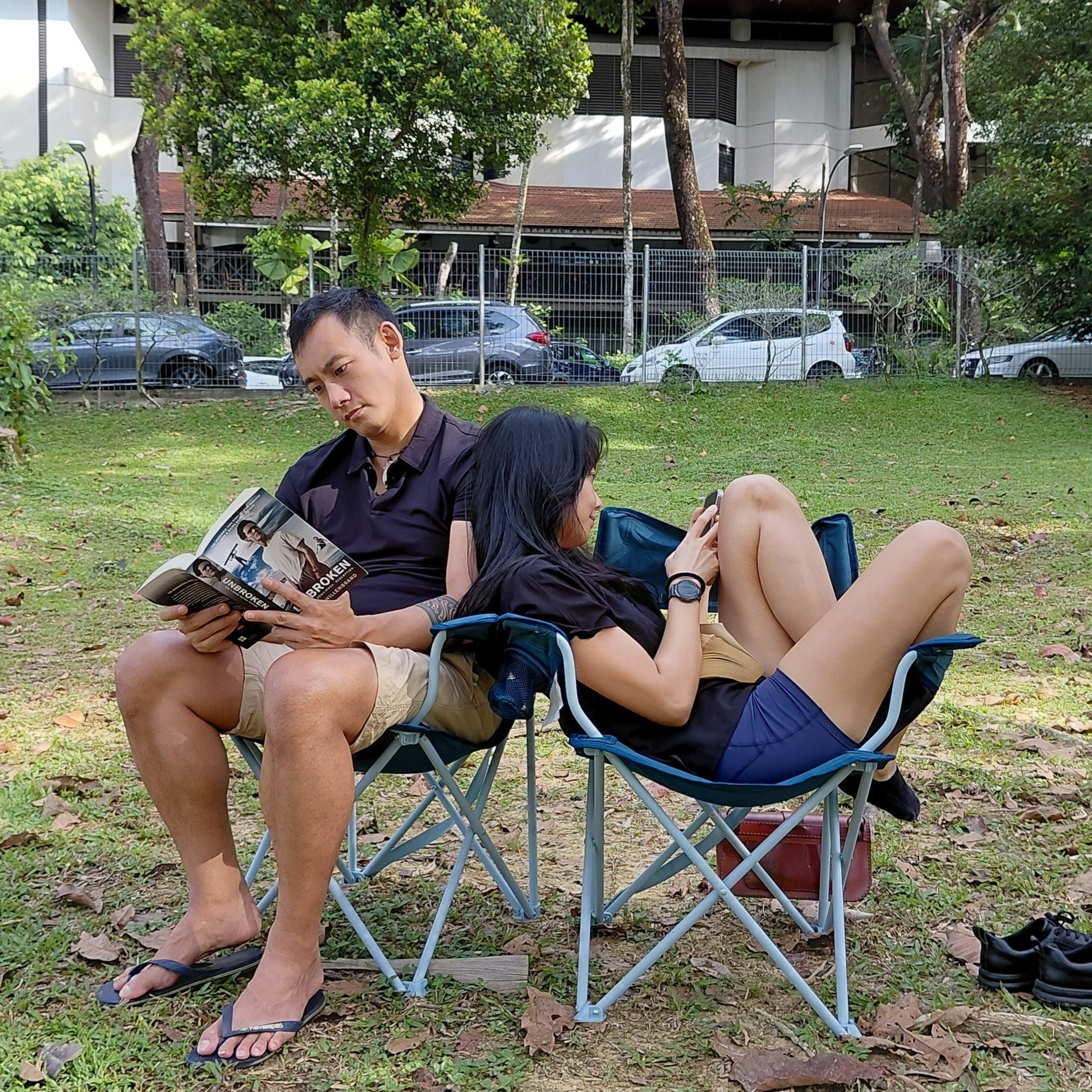 A couple reads using different methods at a Kuala Lumpur Reads event. Photo: Instagram/kualalumpurreads