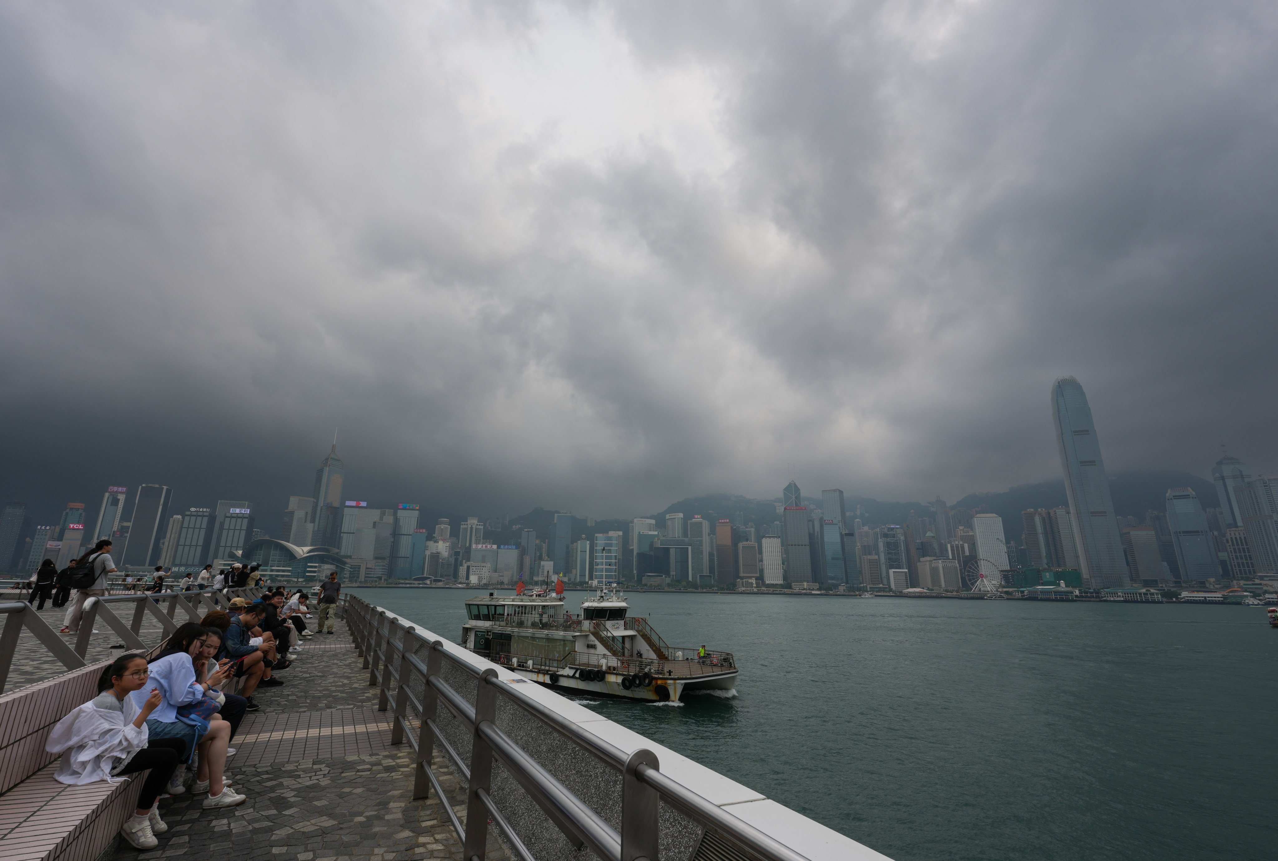 Tourists gather at the Tsim Sha Tsui waterfront despite the gloomy skies. Photo: Jelly Tse
