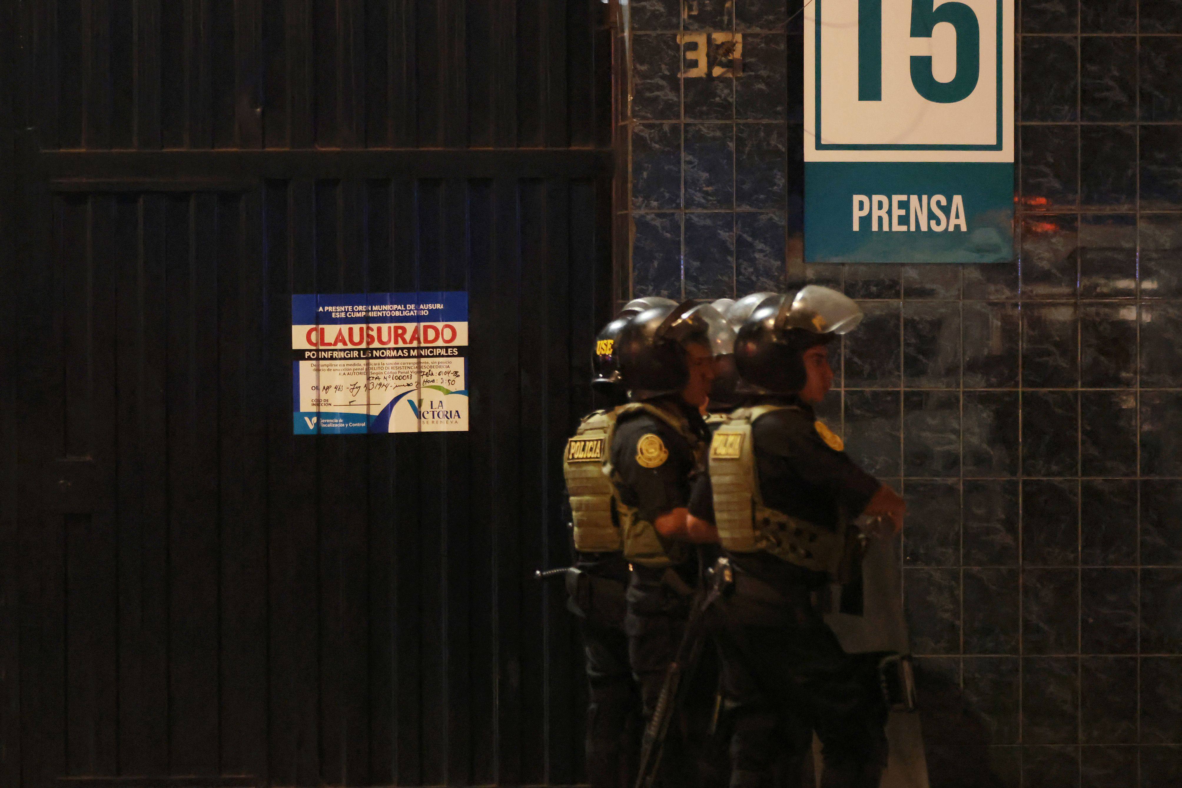 A closed poster is seen at the entrance of the Alejandro Villanueva Stadium in Peru, while police officers stand guard after a fatal accident. Photo: AFP