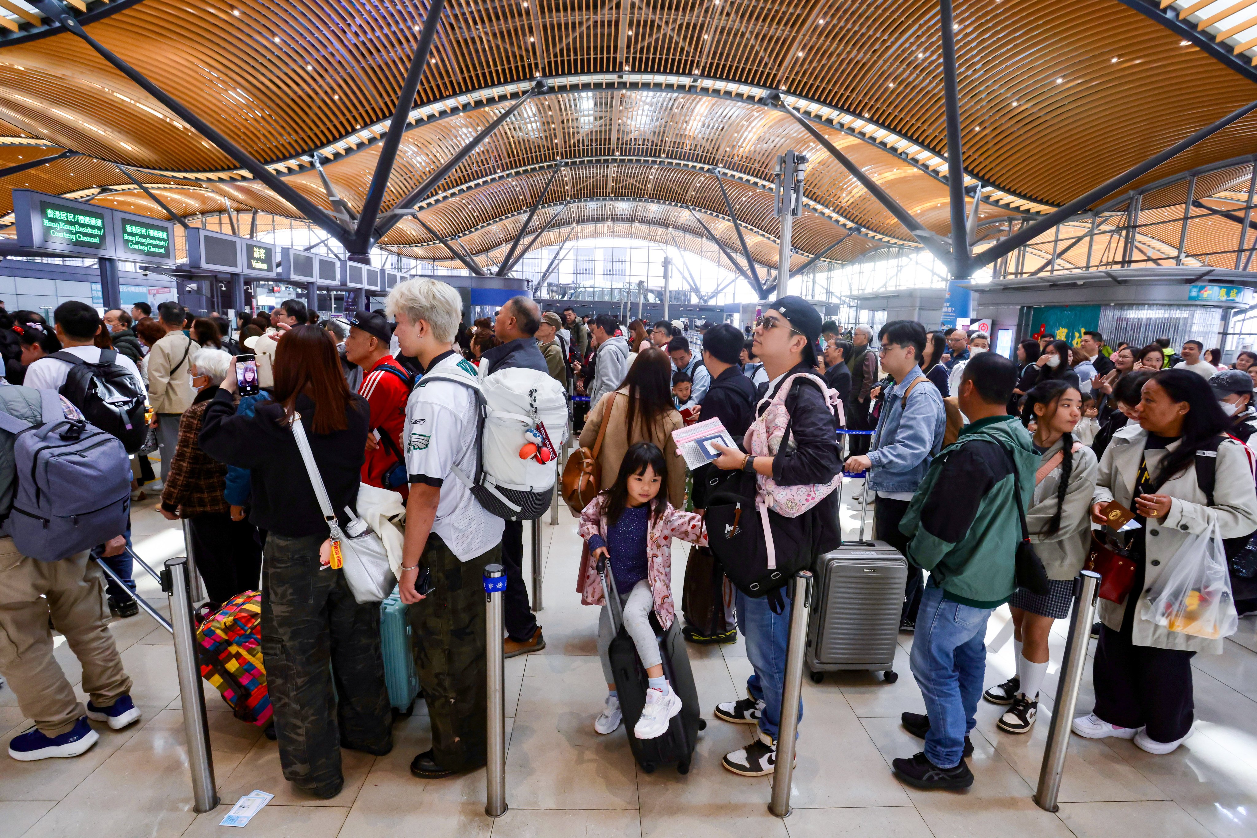 Traffic at the Hong Kong–Zhuhai–Macau Bridge reached peak levels during the first two days of the Easter and Ching Ming holidays. Photo: Jonathan Wong