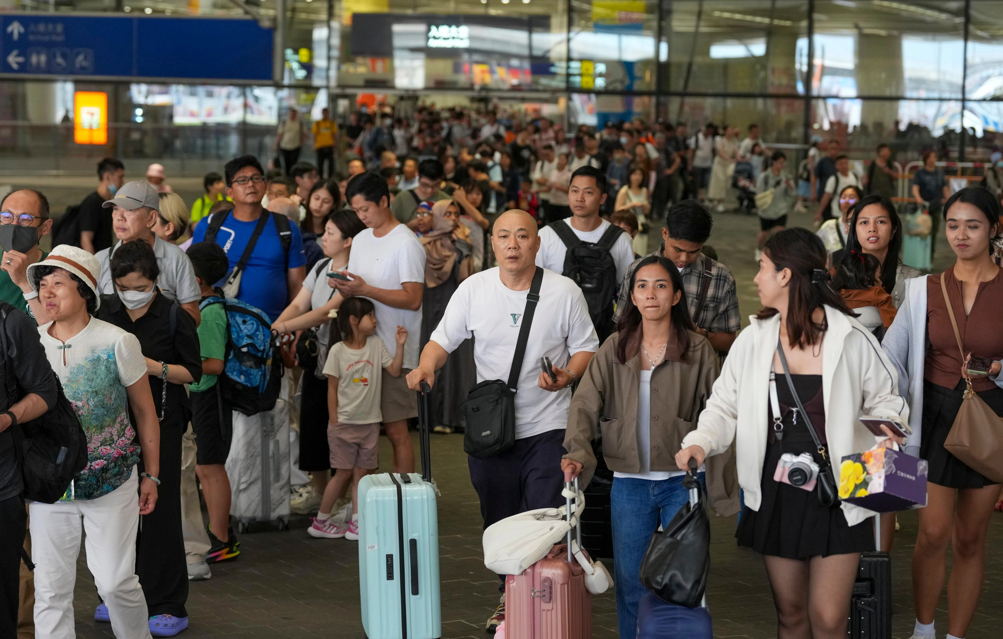 Travellers enter the city via the Hong Kong-Zhuhai-Macau Bridge border crossing on Tuesday, the last day of the break. Photo: Karma Lo