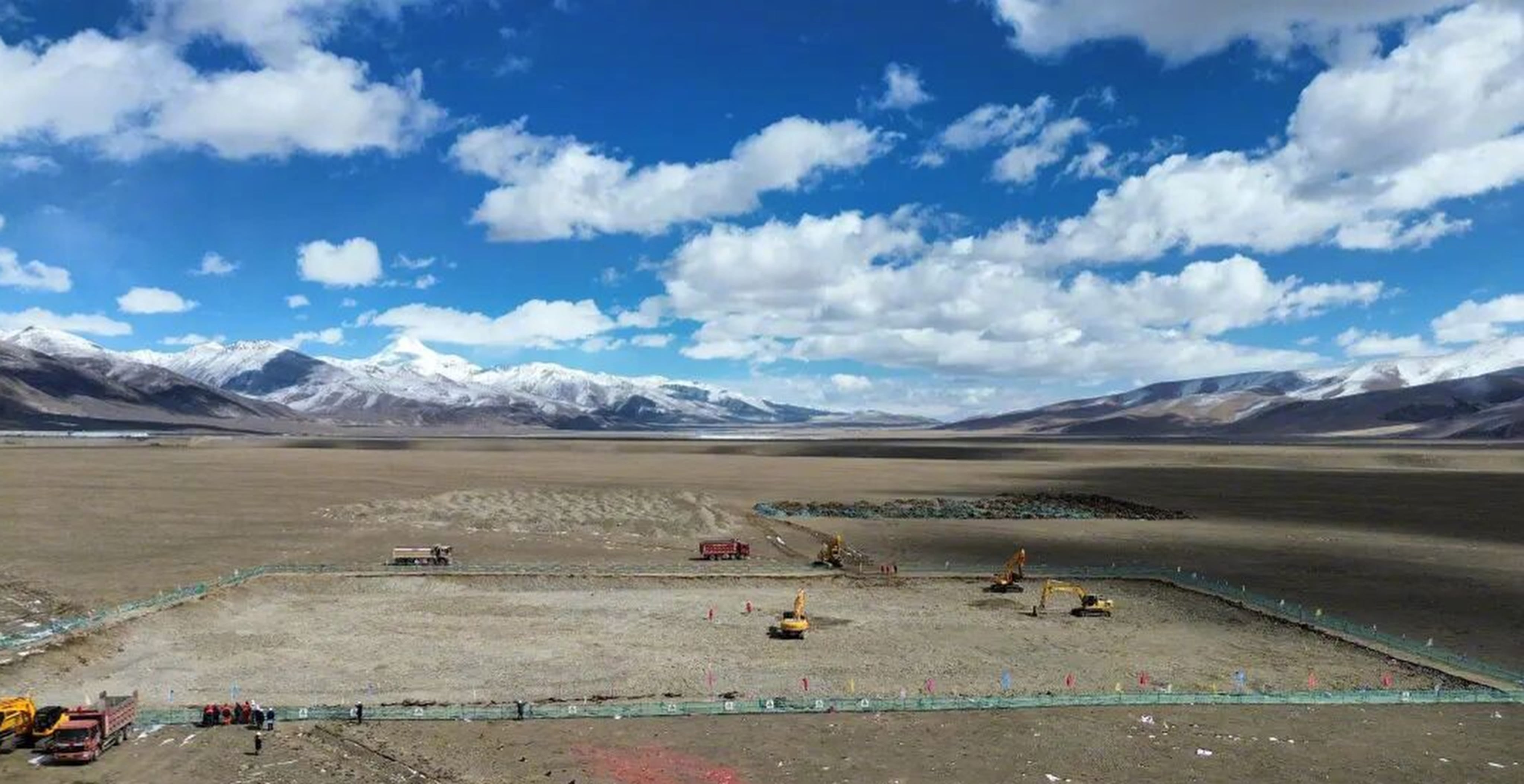 China has broken ground on a 50-megawatt concentrated solar power plant in Tibet at an altitude of 4,550 metres (14,900 feet), making it the world’s highest-altitude parabolic trough solar thermal facility.  Photo: handout