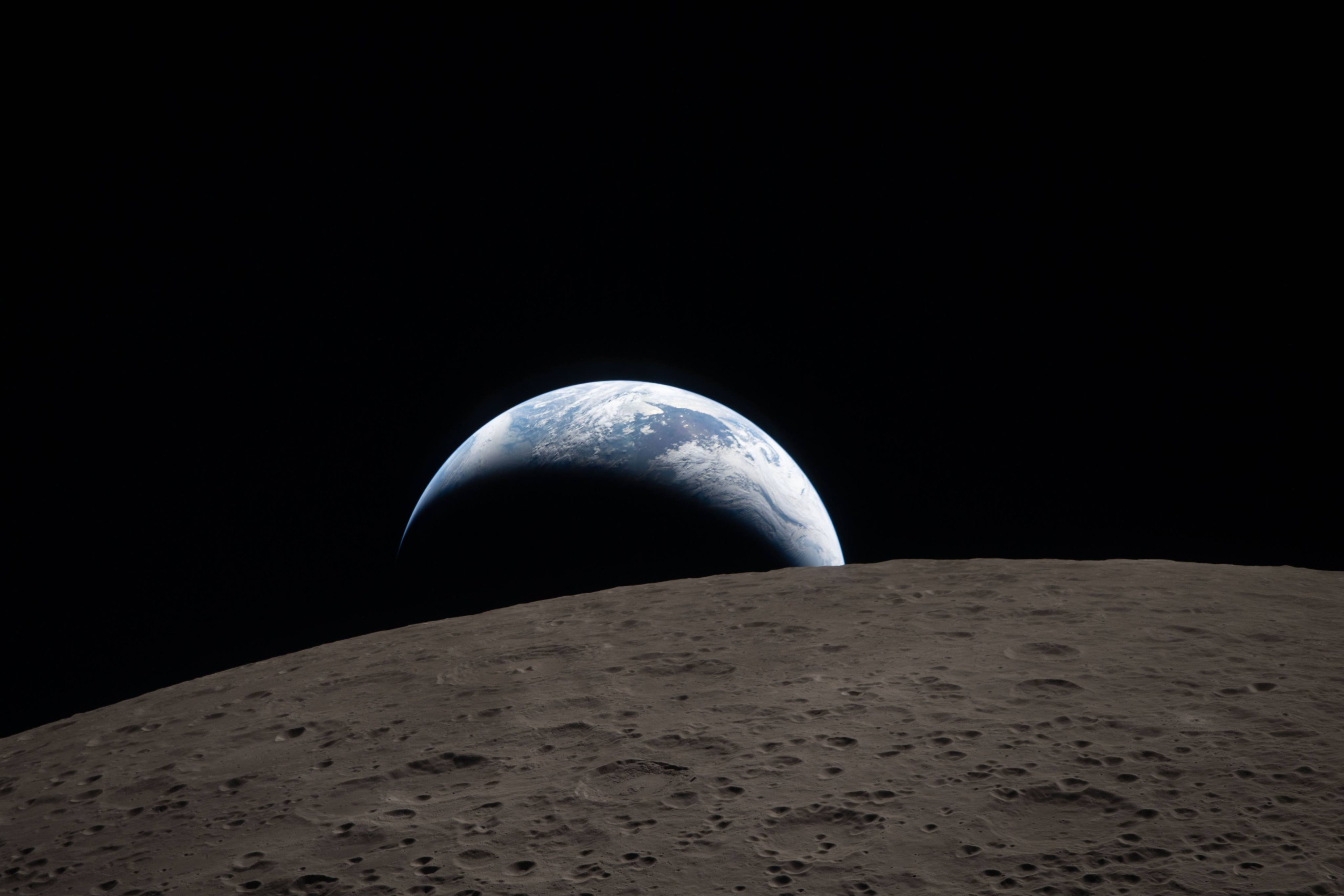 An image captured by the Artemis II crew shows the Earth setting behind the moon. Photo: Nasa via dpa
