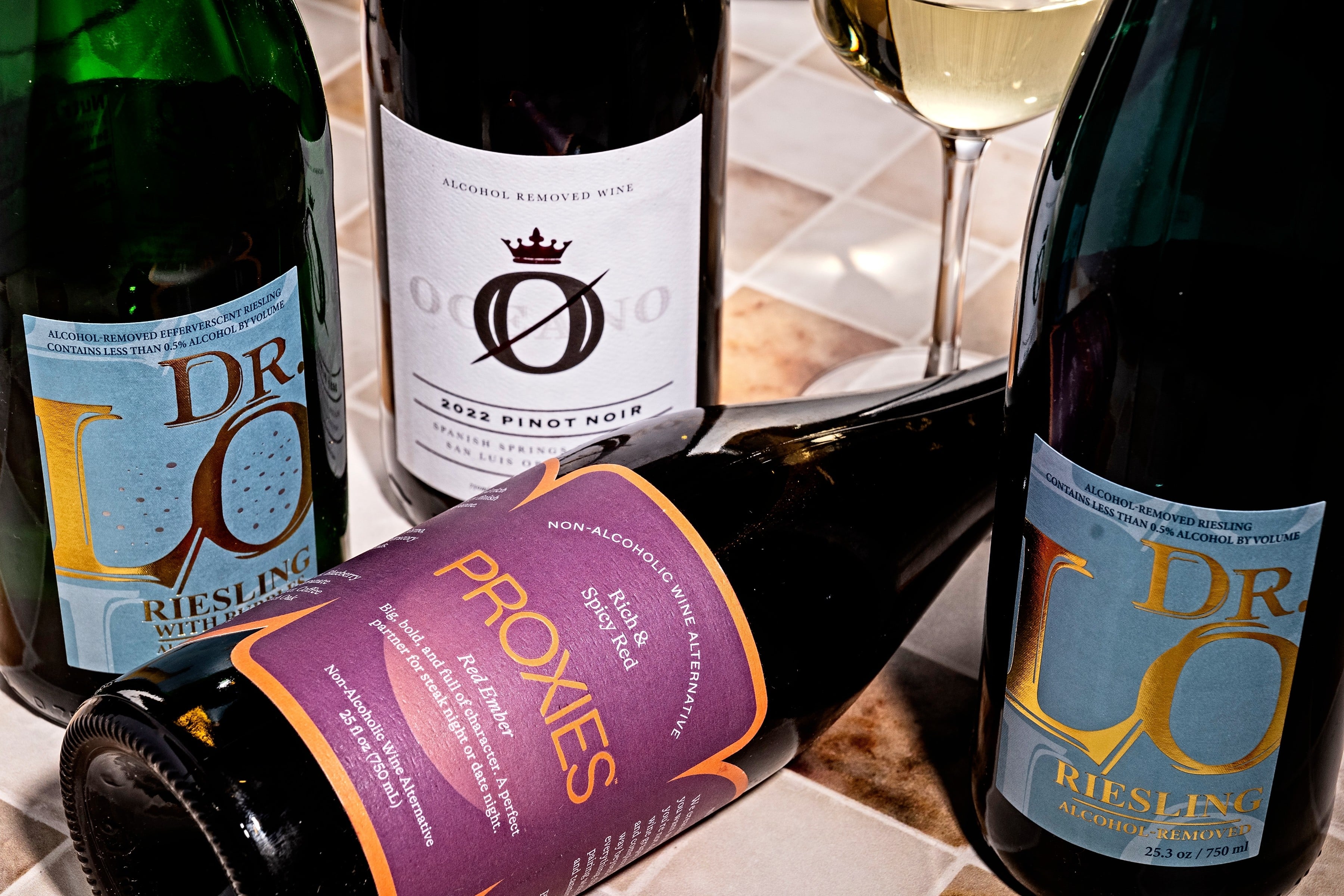 (Clockwise from top) Alcohol-removed wine Oceano Zero Pinot Noir 2022; Dr. Lo Alcohol-removed Riesling; Proxies Red Ember wine alternative; and Dr. Lo Alcohol-removed Riesling with Bubbles. The world of non-alcoholic drinks, from de-alcoholised wines to sparkling teas, is booming. Photo: The Washington Post via Getty Images