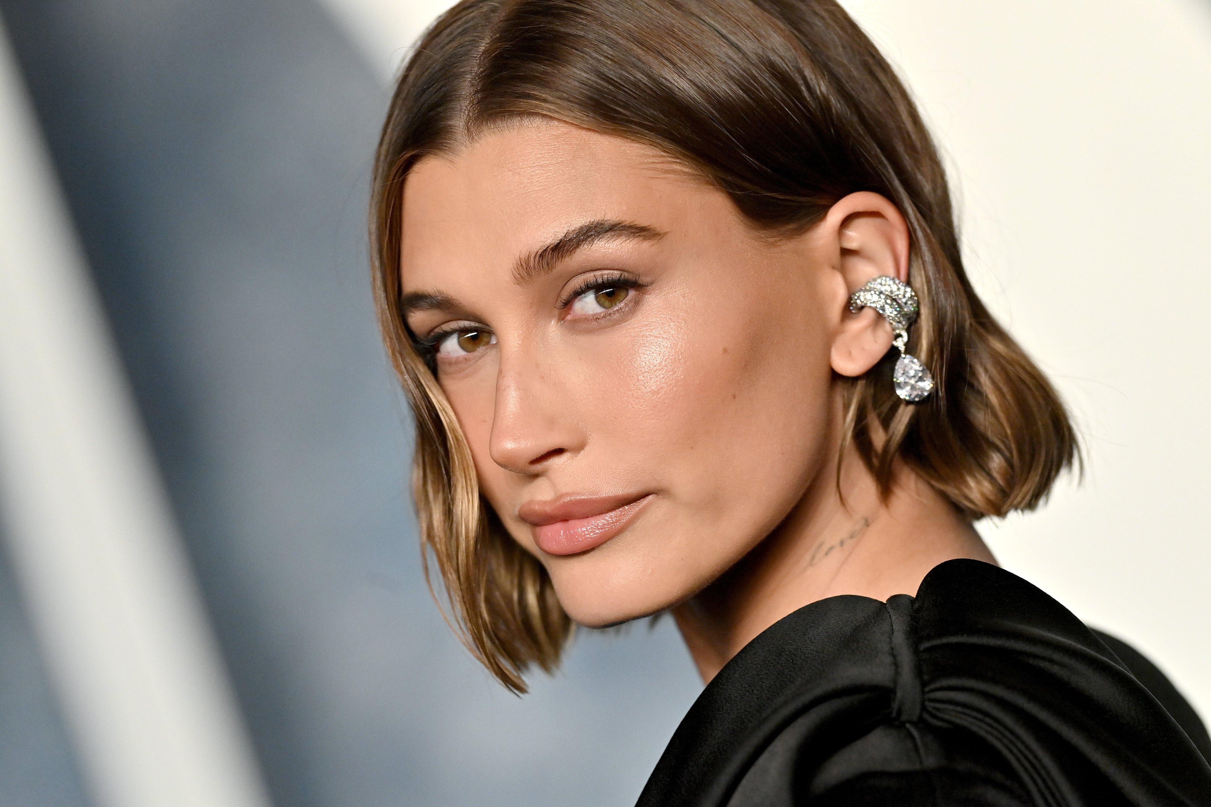 Hailey Bieber wore Ana Khouri’s Diamond Phillipa ear cuff at the 2023 Vanity Fair Oscar Party in Beverly Hills. Photo: Bauer-Griffin/FilmMagic
