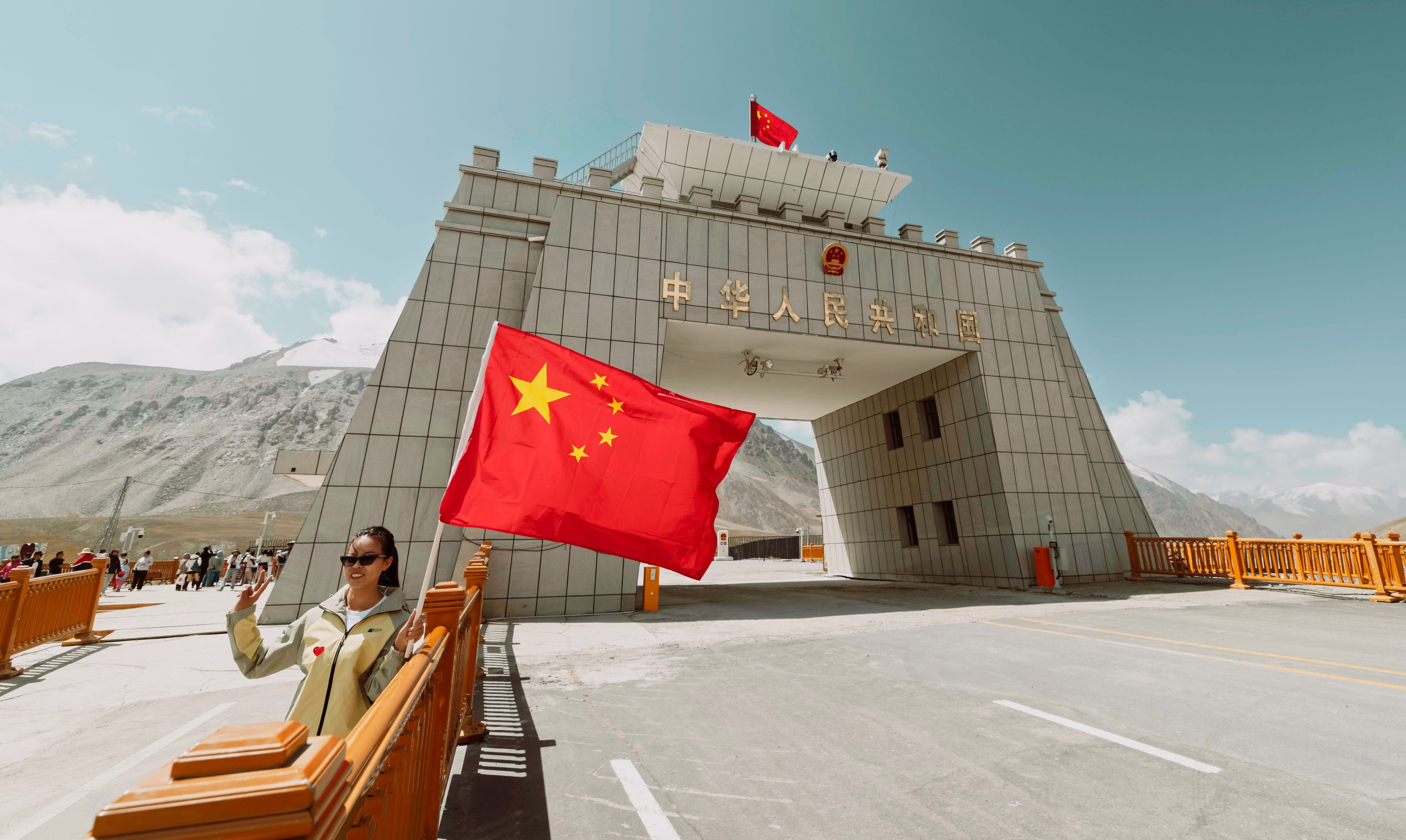 A visitor takes a photo at a  China-Pakistan border crossing checkpost, high in the Karakoram Range in Xinjiang. Photo: EPA