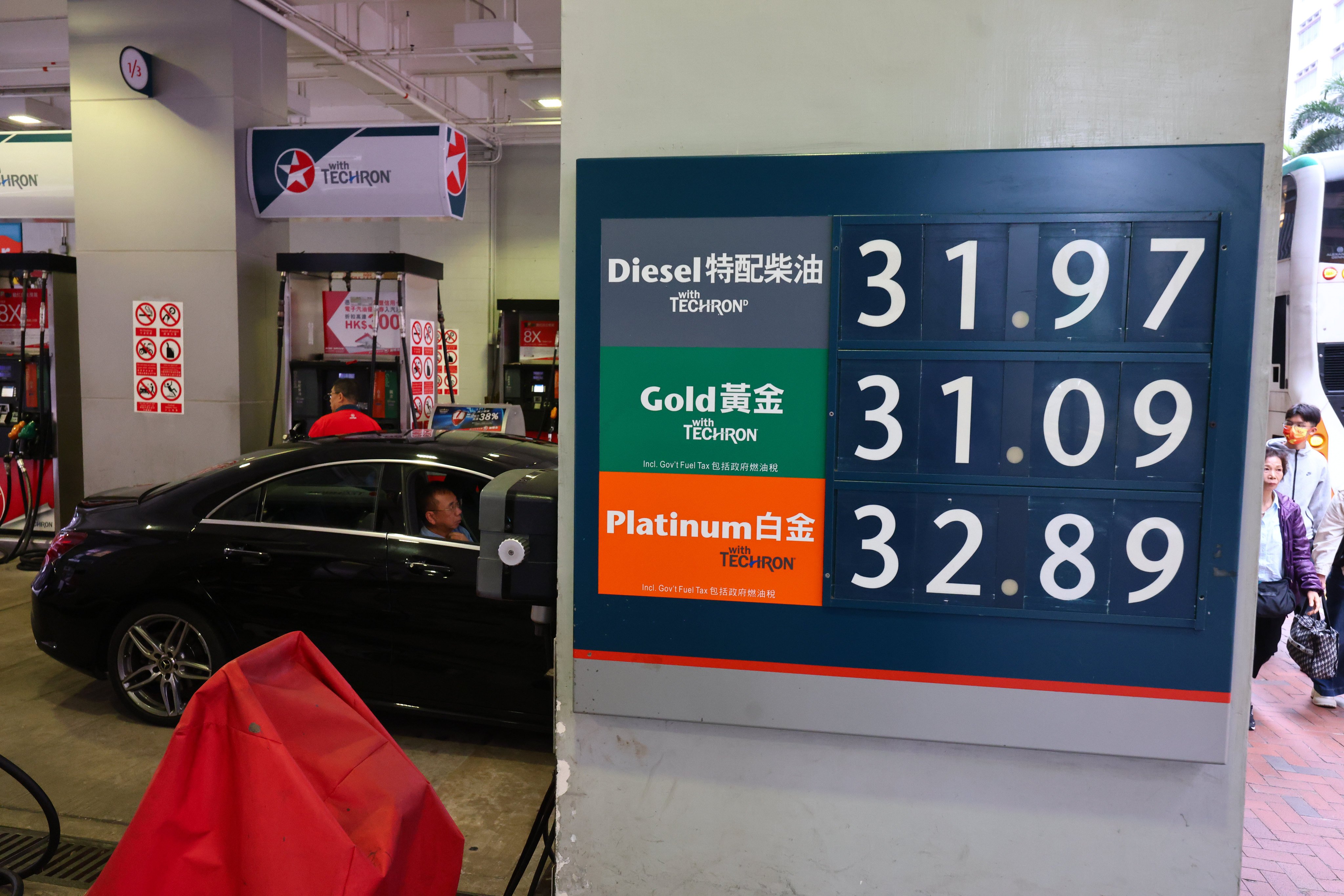 Hong Kong is expected to introduce short-term relief measures for the transport sector amid oil price fluctuations. Photo: Dickson Lee