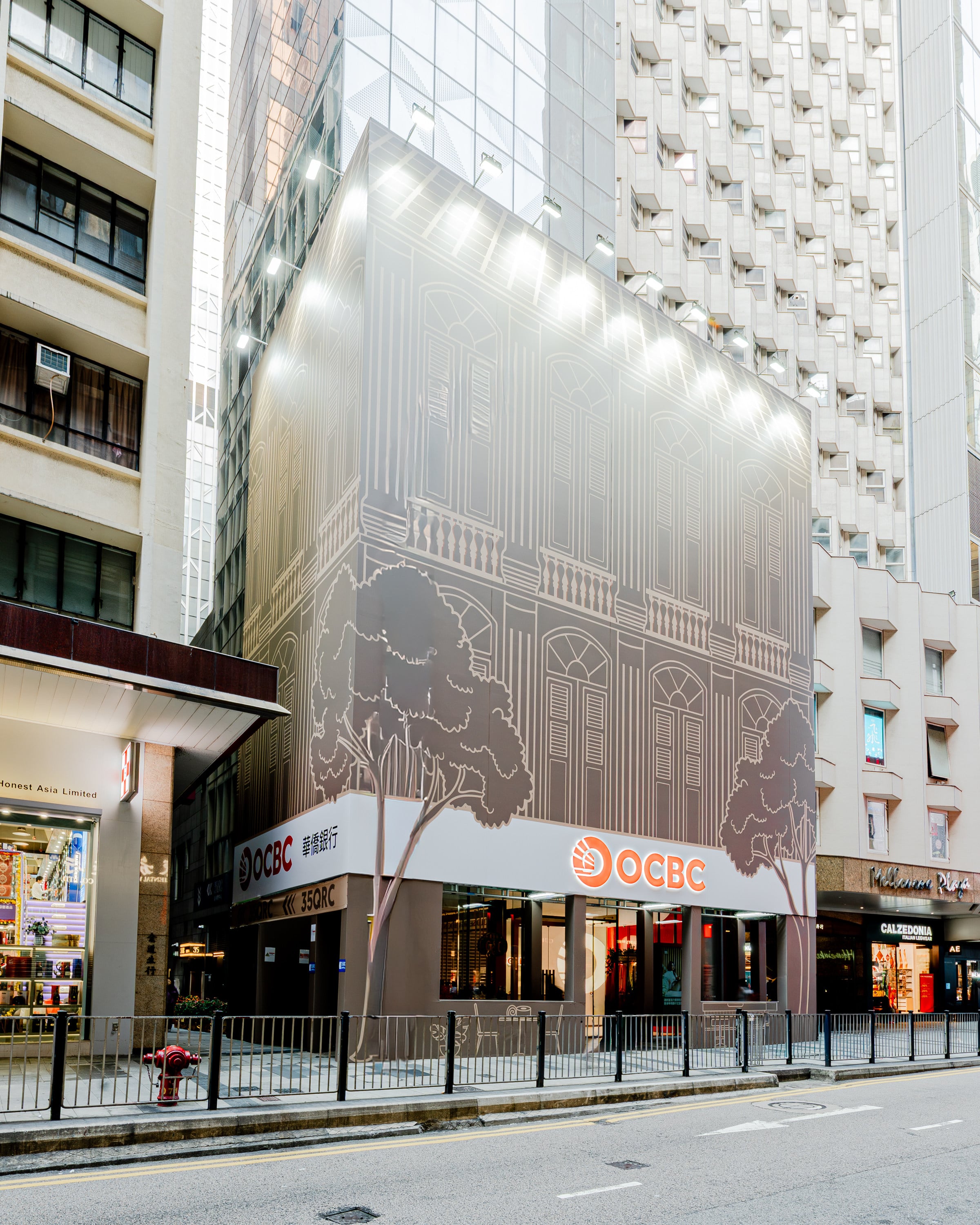 OCBC Hong Kong’s new branch in Central combines lifestyle elements to offer a more distinctive and bespoke banking experience. Photo: OCBC Hong Kong