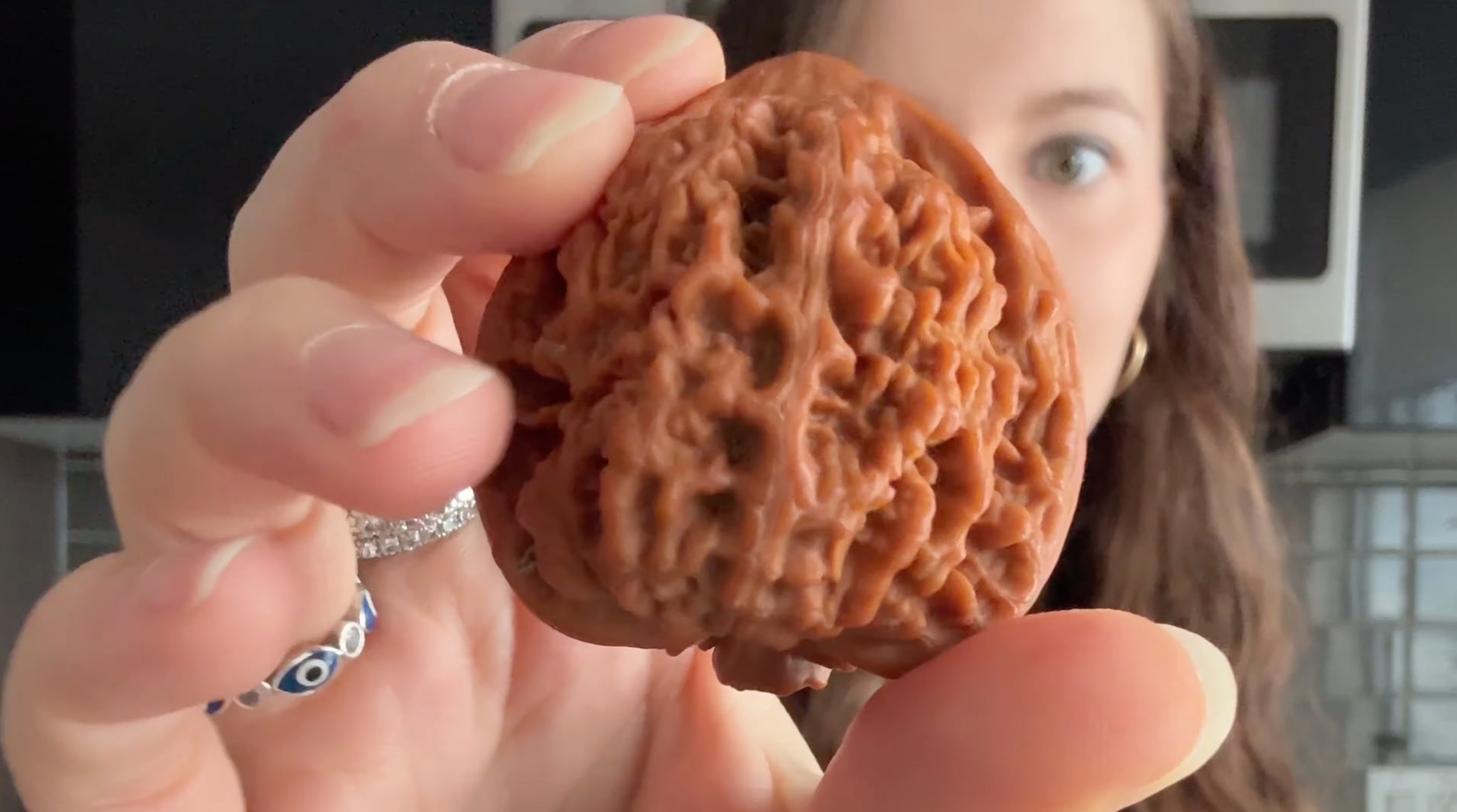 A social media trend takes on an ancient Chinese tradition in the form of rolling a pair of walnuts around in your hand until they turn into “jade”. Photo: YouTube/ growithjessie