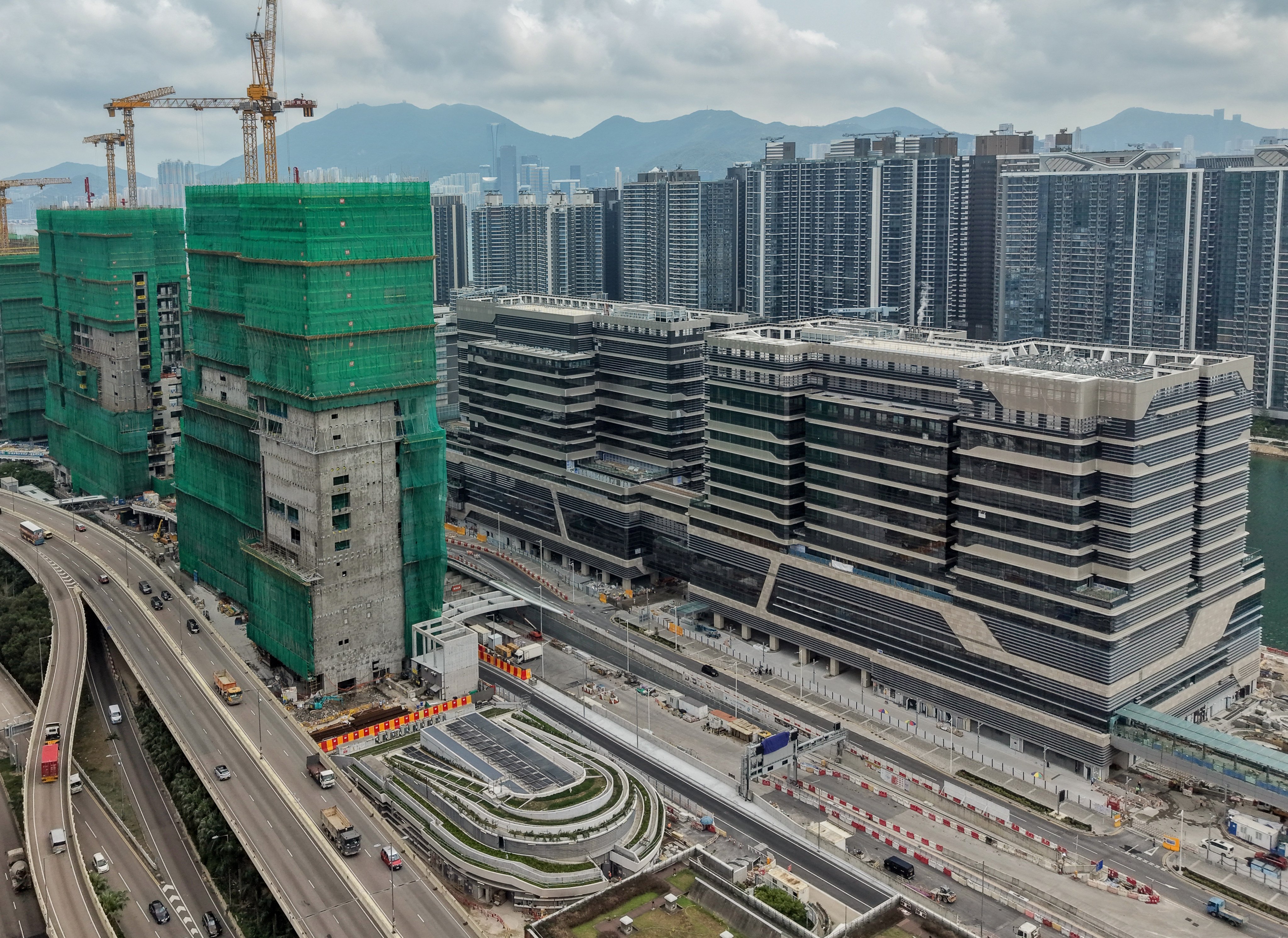 The new hospital has a total gross floor area of 500,000 square metres. Photo: Elson Li