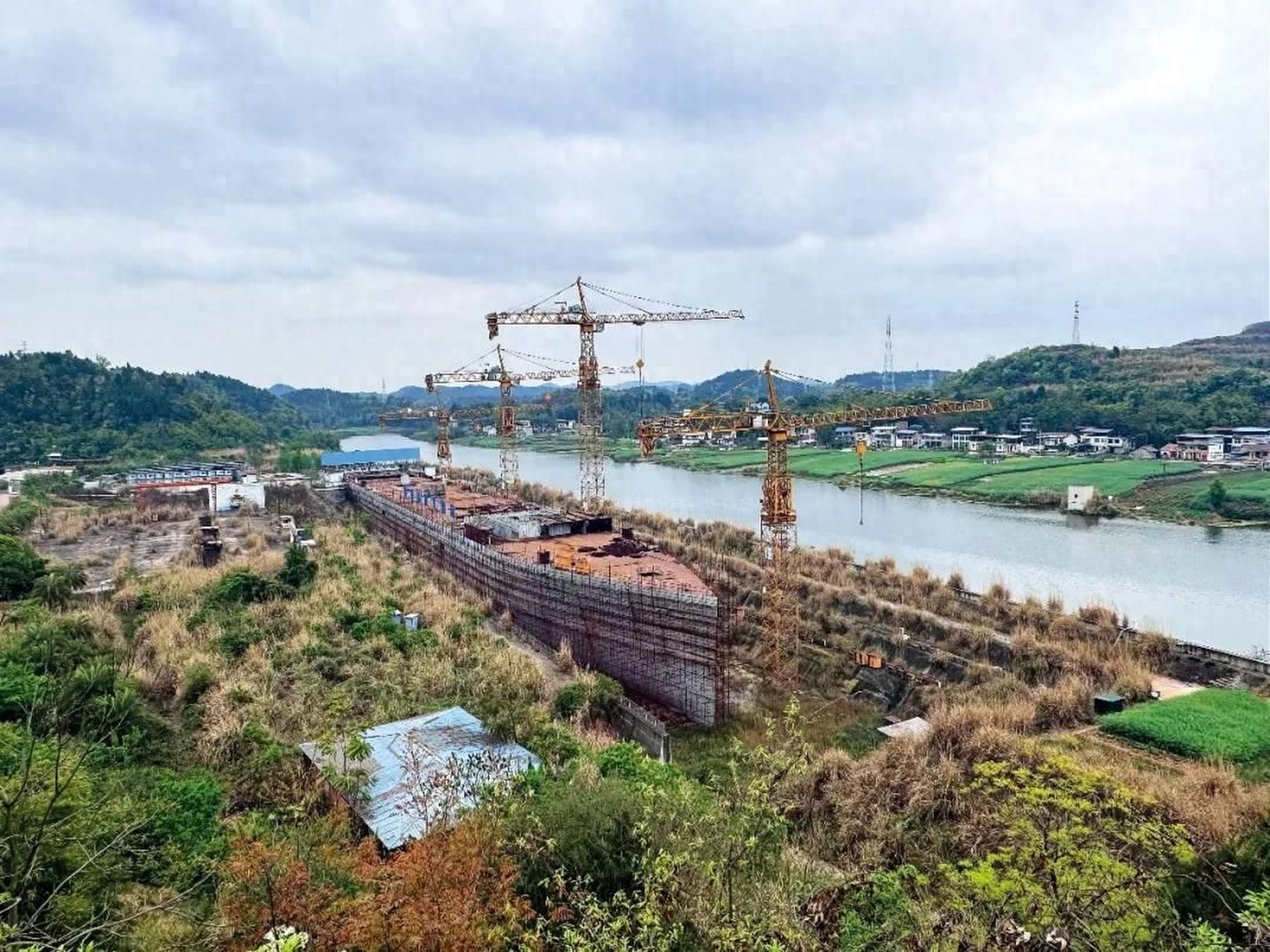 The rusting remains of a full-scale replica of the Titanic sits abandoned in Daying county, southwest China’s Sichuan province. Photo: inewsweek.cn