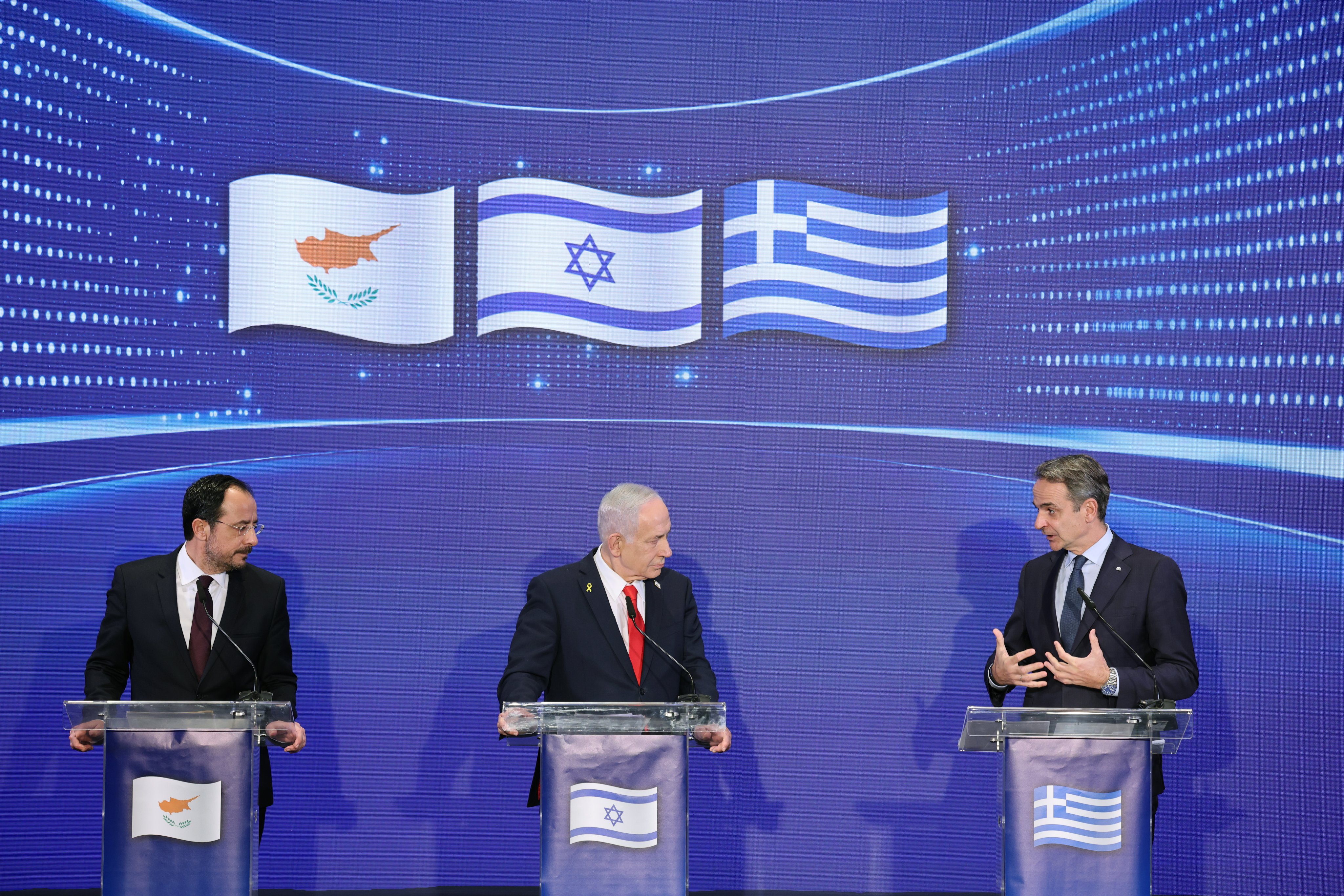 Israeli Prime Minister Benjamin Netanyahu (centre), Cypriot President Nikos Christodoulides (left) and Greek Prime Minister Kyriakos Mitsotakis (right) hold a joint press conference after a trilateral meeting at the Citadel of David Hotel in Jerusalem, on December 22 last year. Photo: EPA