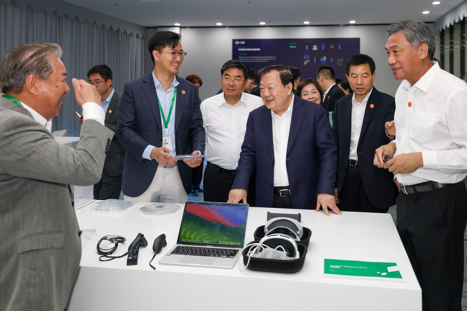 Xia Baolong (third from right) tours the office of a firm in Huizhou. Photo: Handout