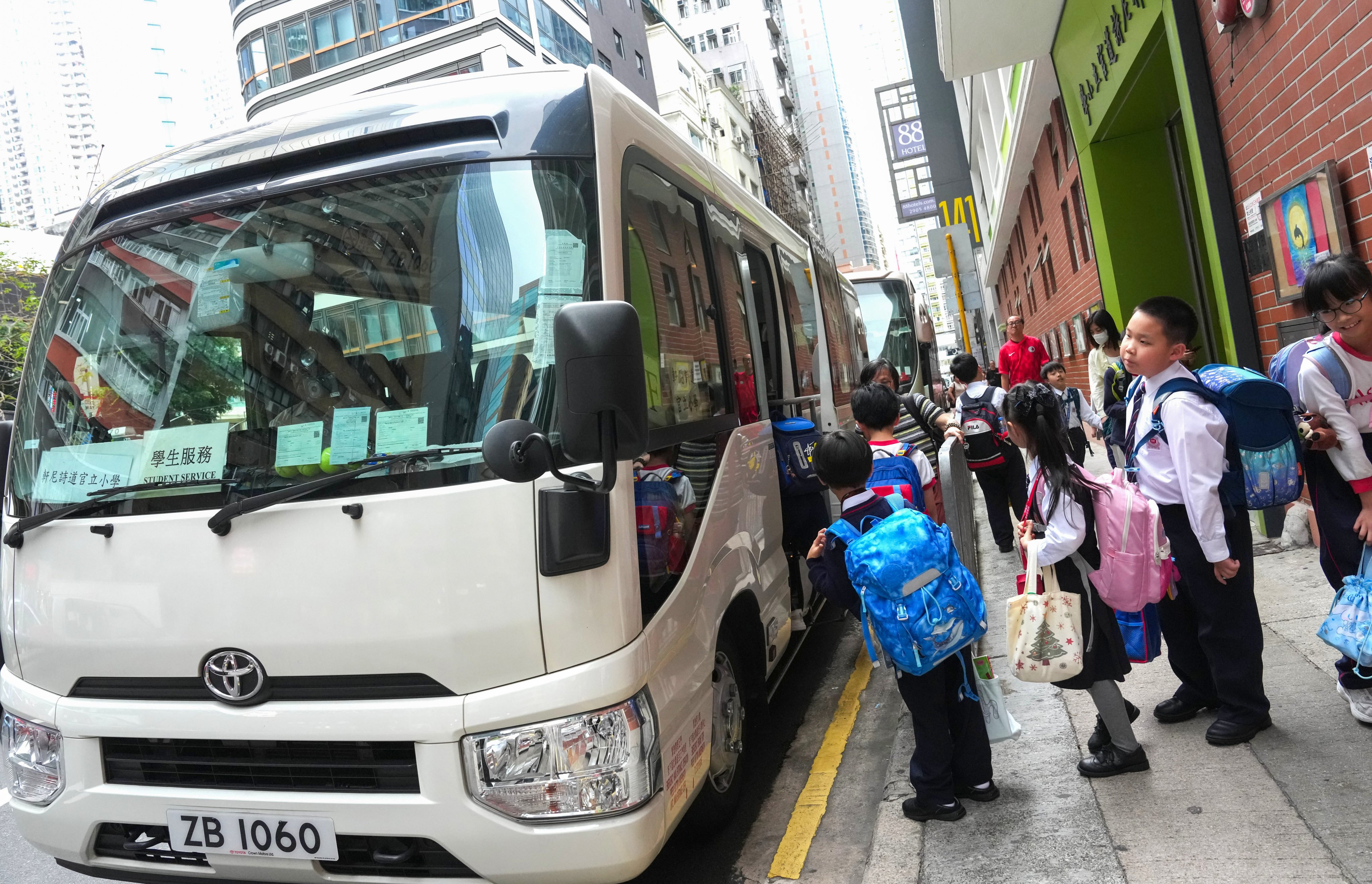 A school bus picks up pupils after school in Wan Chai on April 9. Photo: Jelly Tse