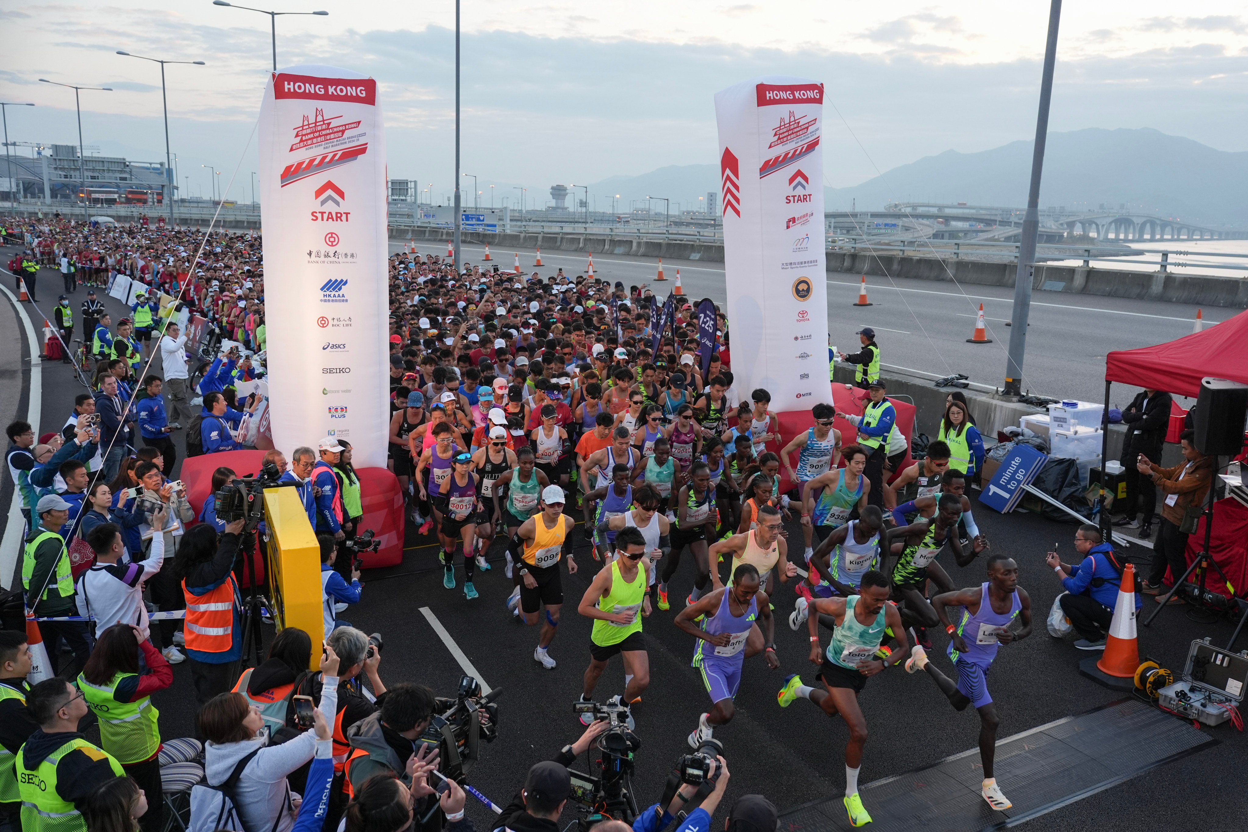Runners set off at the start of the 2025 Hong Kong-Zhuhai-Macau Bridge Half Marathon. Photo: Eugene Lee