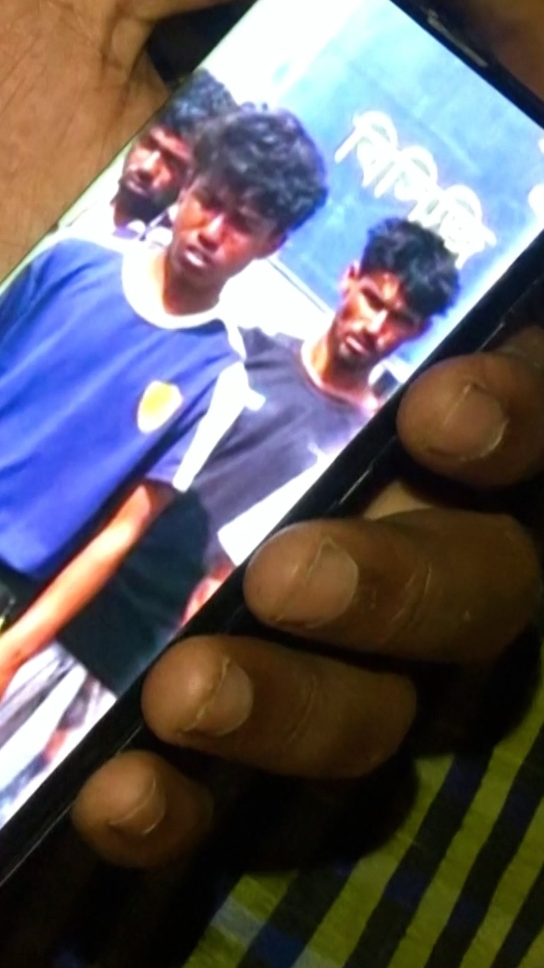 Hundreds missing after Rohingya boat sinks