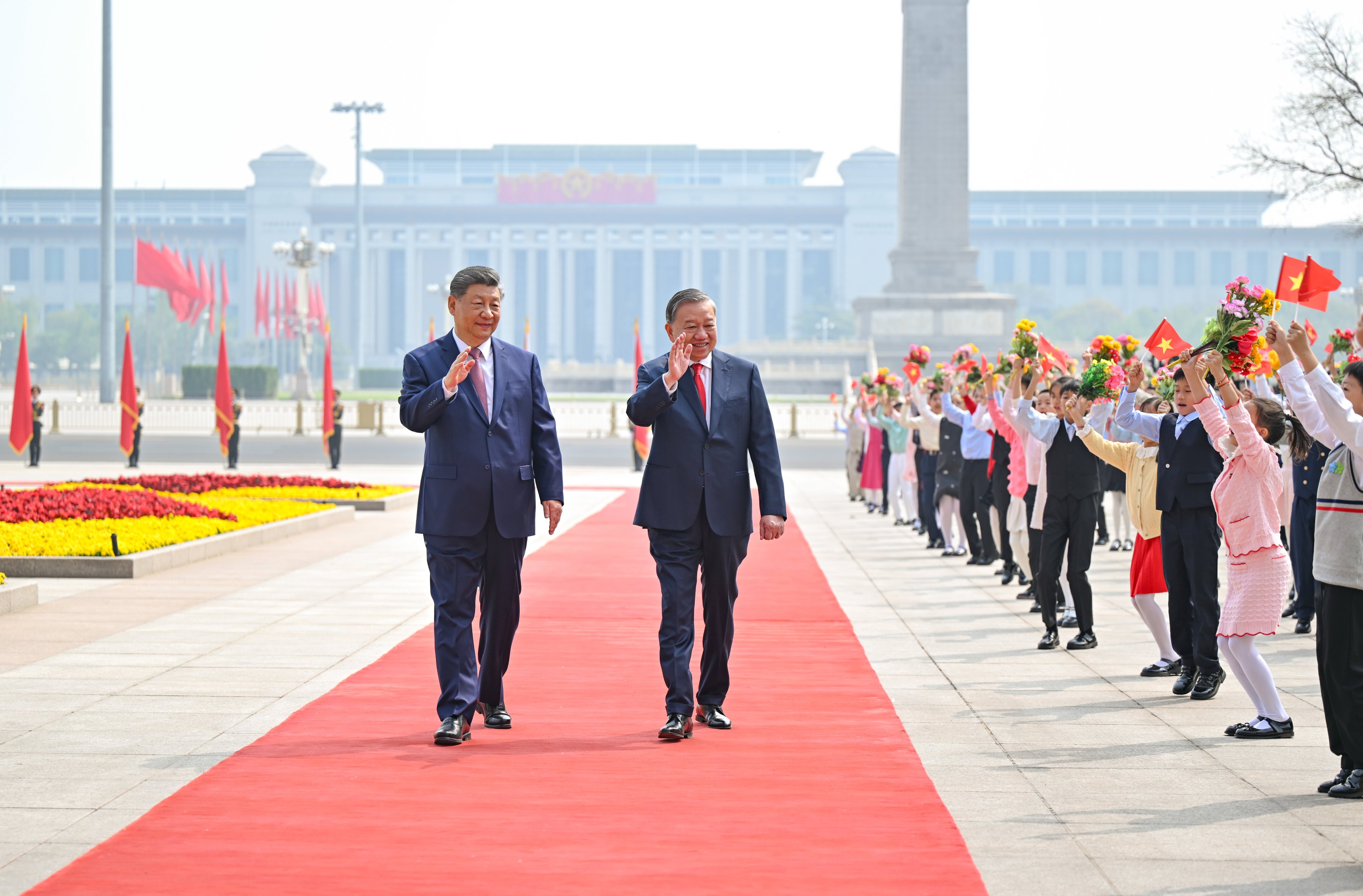 Chinese President Xi Jinping (left) holds a welcome ceremony for Vietnamese President To Lam at the square outside the east gate of the Great Hall of the People, prior to their talks in Beijing, on April 15. Photo: Xinhua