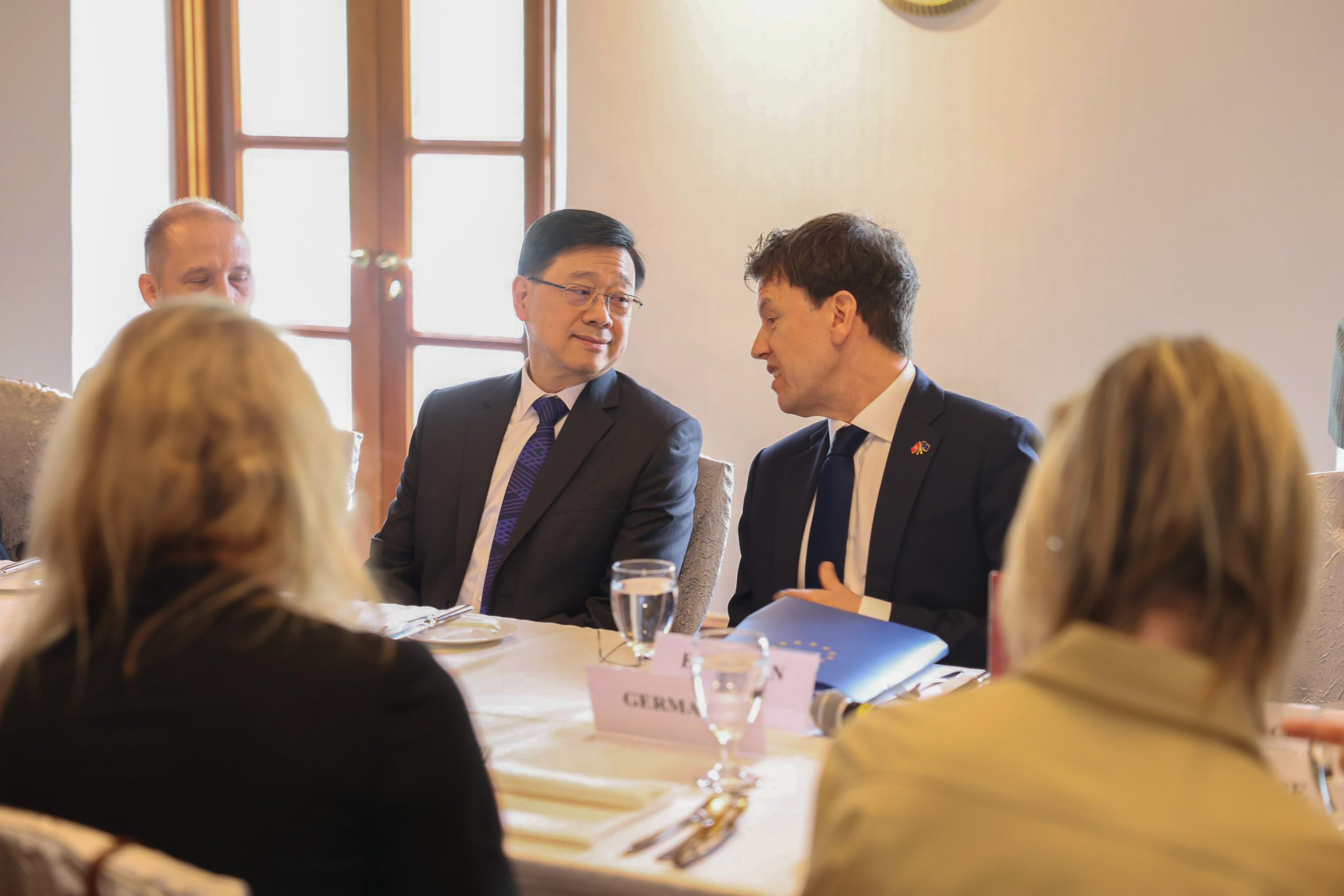 Chief Executive John Lee (centre) chats with Harvey Rouse at a lunch meeting with EU representatives. Photo: Facebook/John Lee