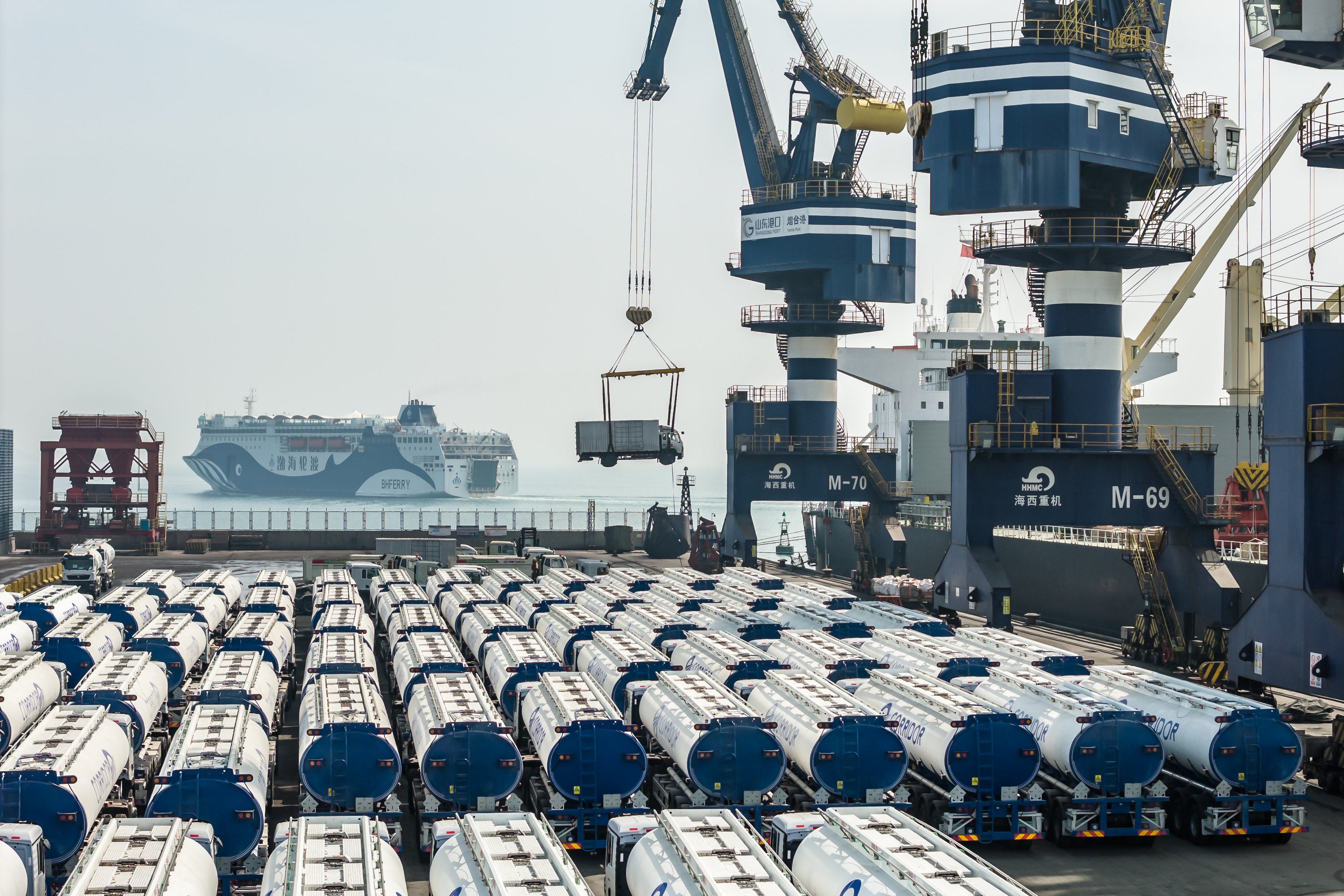 Motor vehicles bound for export to Ivory Coast are loaded on a cargo ship at Yantai port in China’s eastern Shandong province on Monday. Photo: Xinhua