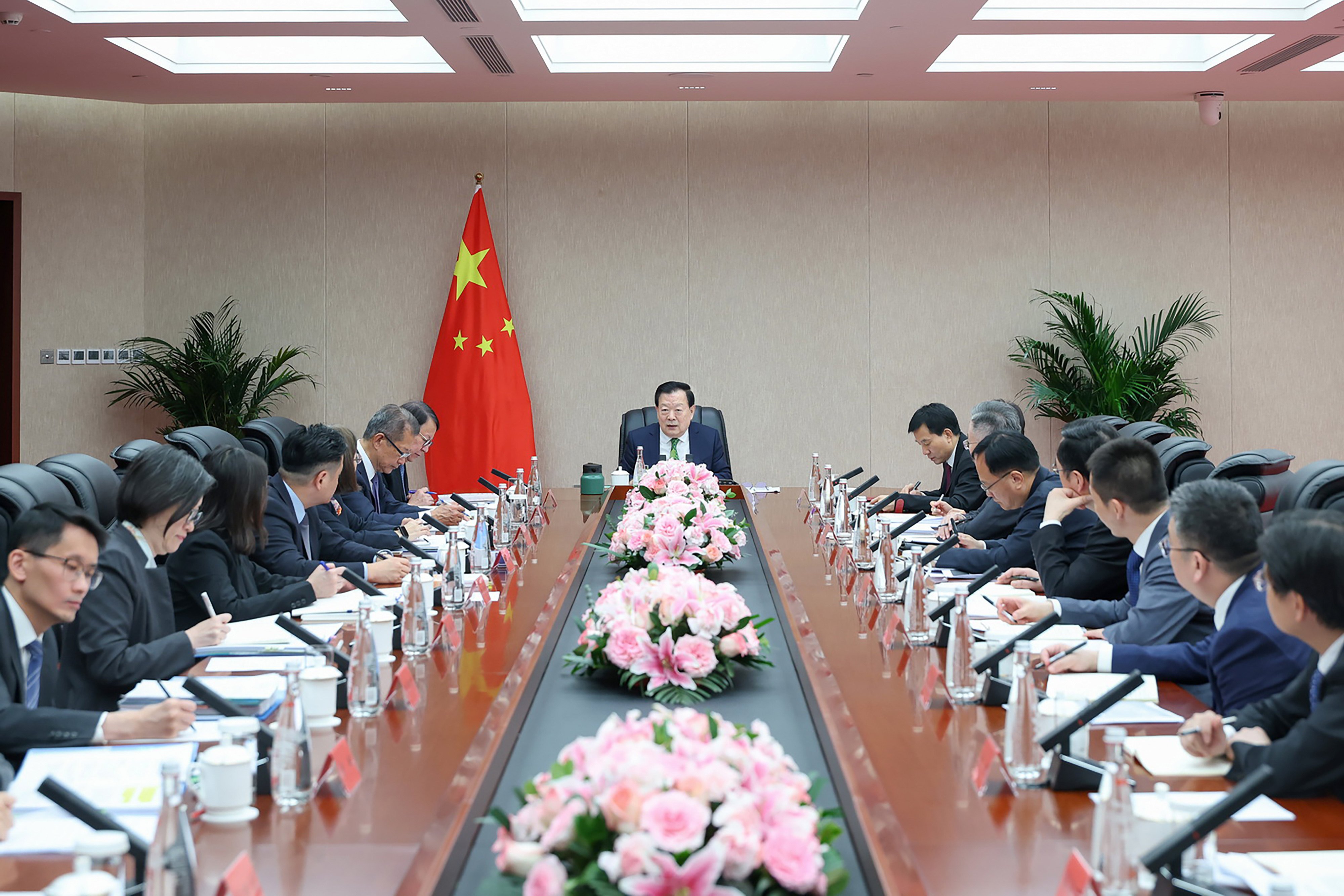 HKMAO director Xia Baolong holds talks with Chief Secretary Eric Chan, Financial Secretary Paul Chan, Secretary for Constitutional and Mainland Affairs Janice Tse and other officials. Photo: Handout