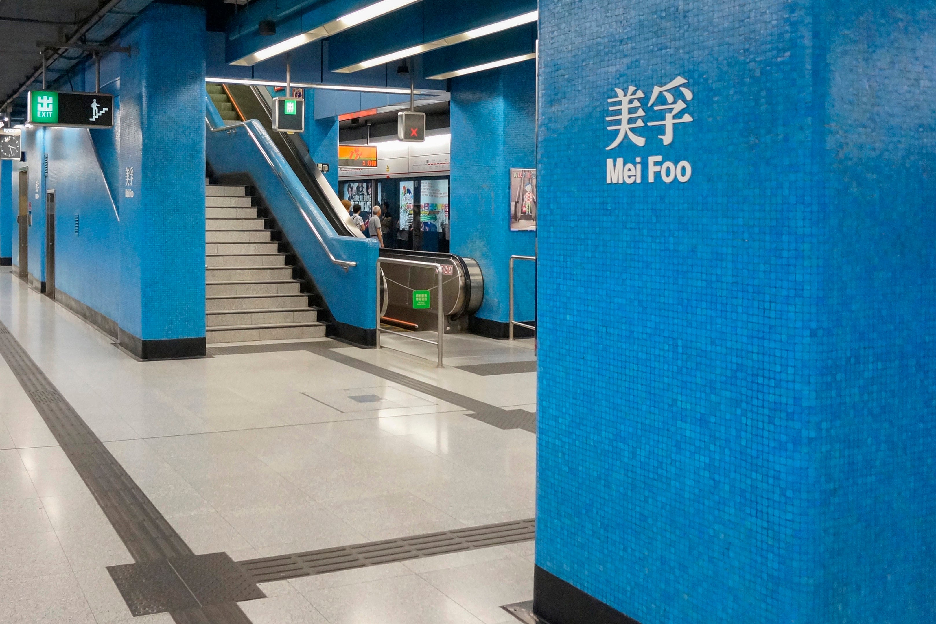 Police are hunting a suspect after two women had their phones snatched at Mei Foo and Lai King MTR stations. Photo: Handout