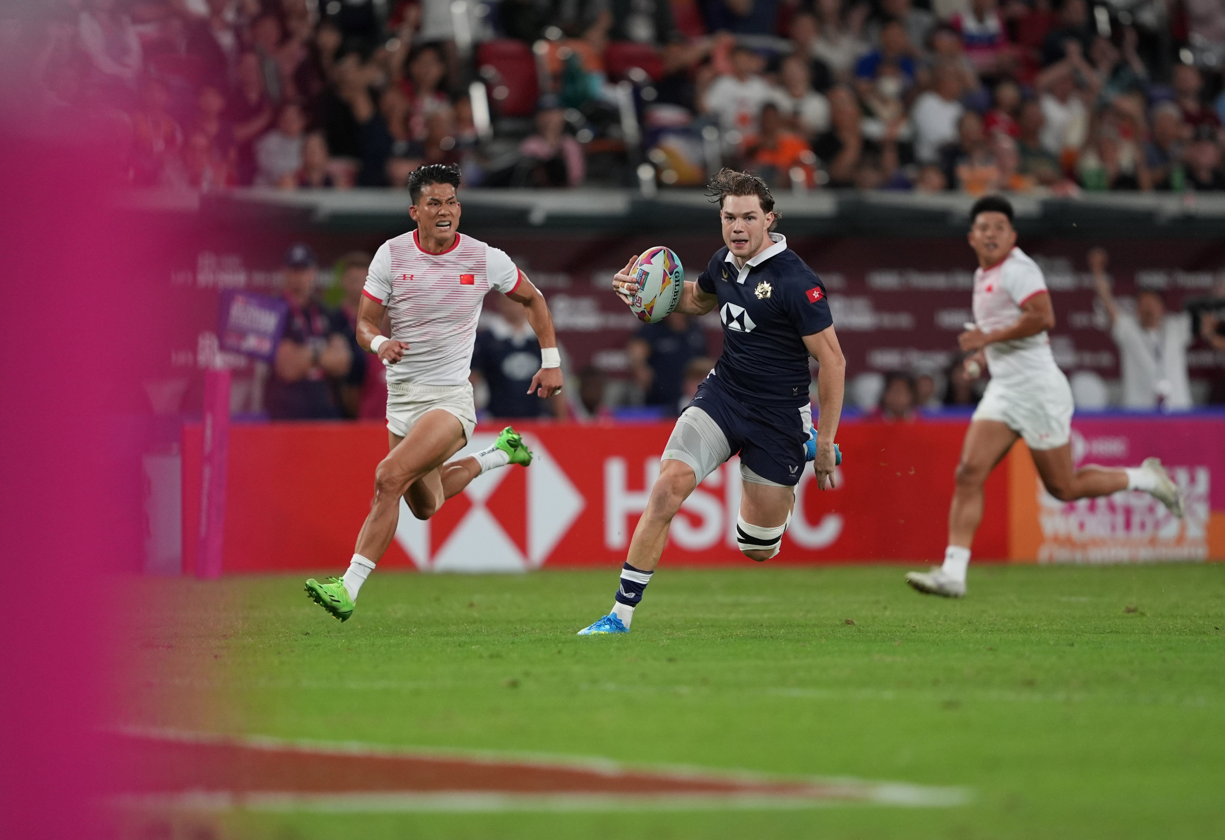Rory Stewart-Cox gallops away from Chinese attention on his way to scoring a fabulous try for Hong Kong. Photo: Elson Li