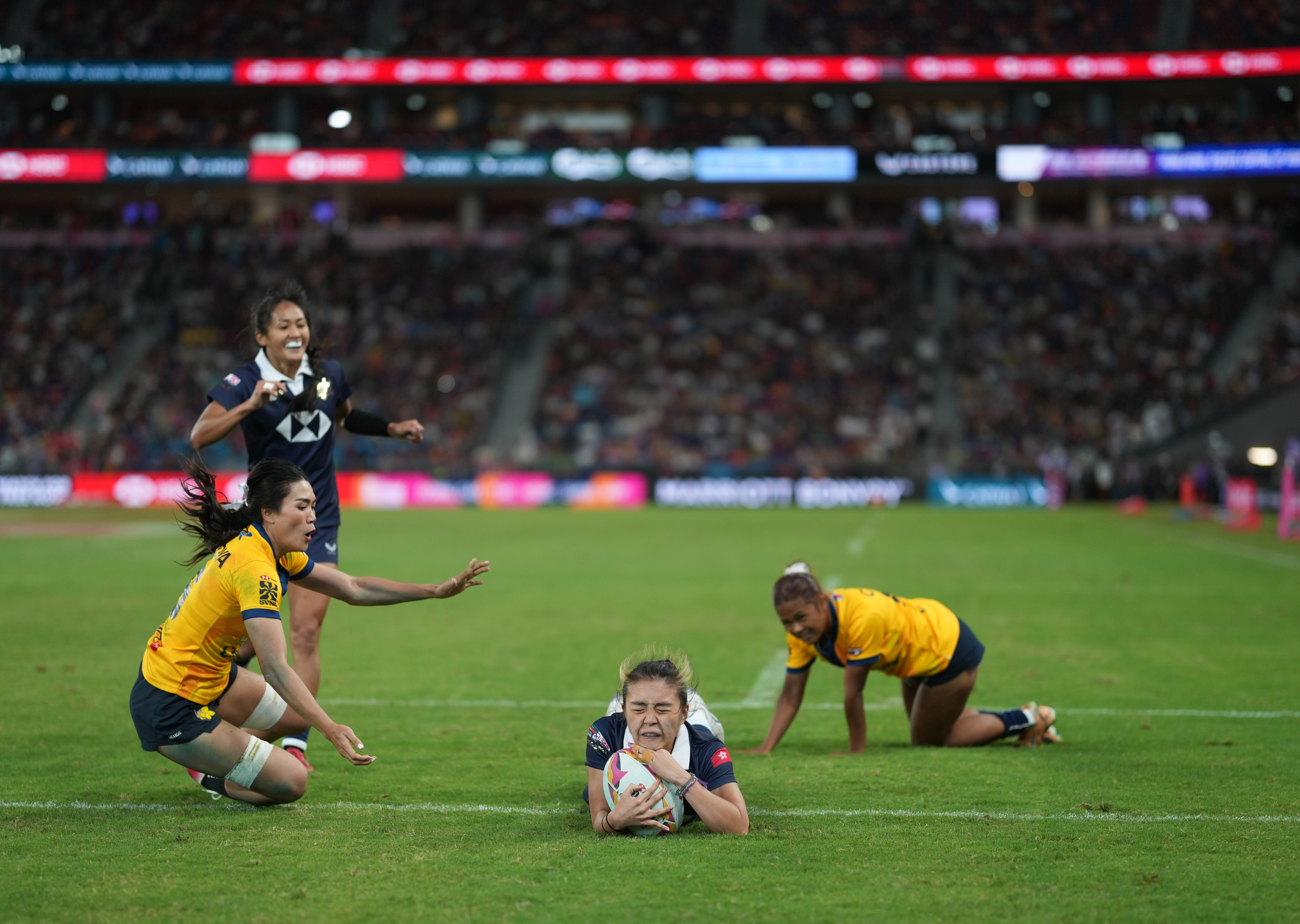 Haruka Uematsu scores Hong Kong’s consolation try against Thailand on day two of the Cathay/HSBC Hong Kong Sevens at Kai Tak Stadium on Saturday. Photo: Elson Li